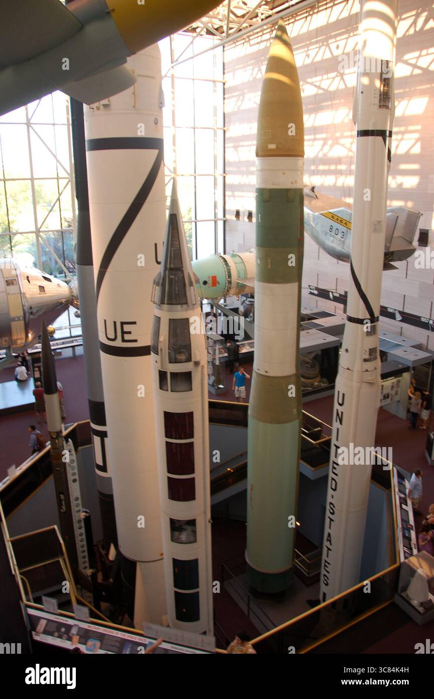 Exposition de fusées au Smithsonian National Air and Space Museum à Washington DC, présentant des lanceurs spatiaux historiques et la technologie des missiles Banque D'Images