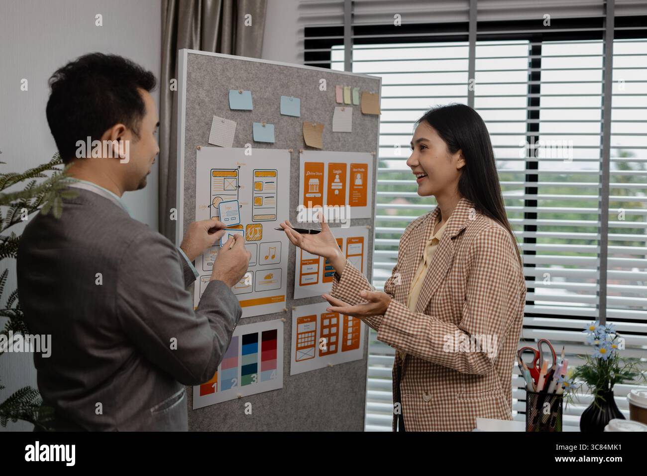 Mise en page de modèle de développement d'application téléphonique de planification créative, concept d'expérience utilisateur, concepteur de site Web, concepteur UX d'équipe de développement travaillant sur l'application smartphone Banque D'Images