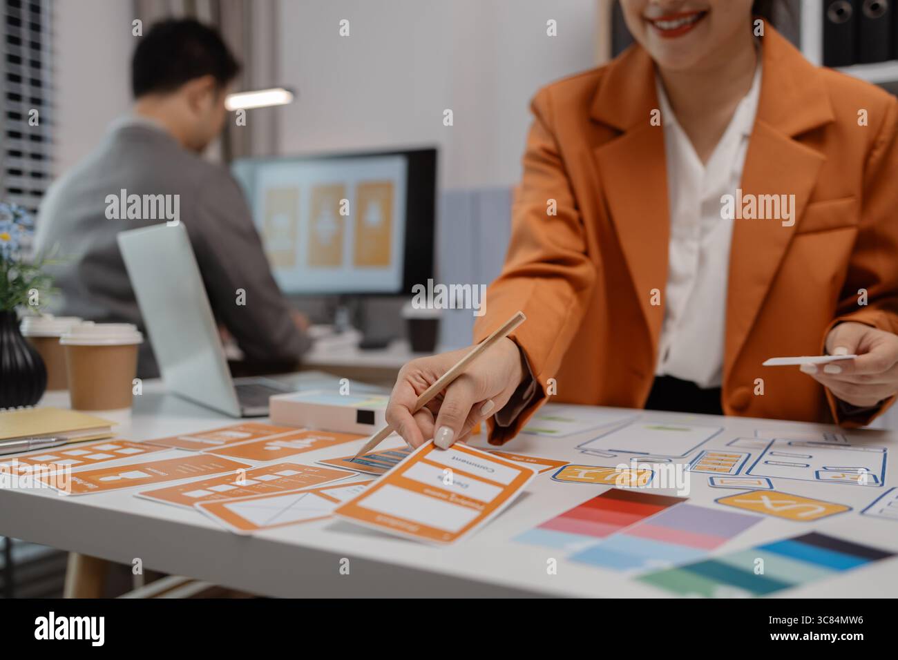 Mise en page de modèle de développement d'application téléphonique de planification créative, concept d'expérience utilisateur, concepteur de site Web, concepteur UX d'équipe de développement travaillant sur l'application smartphone Banque D'Images