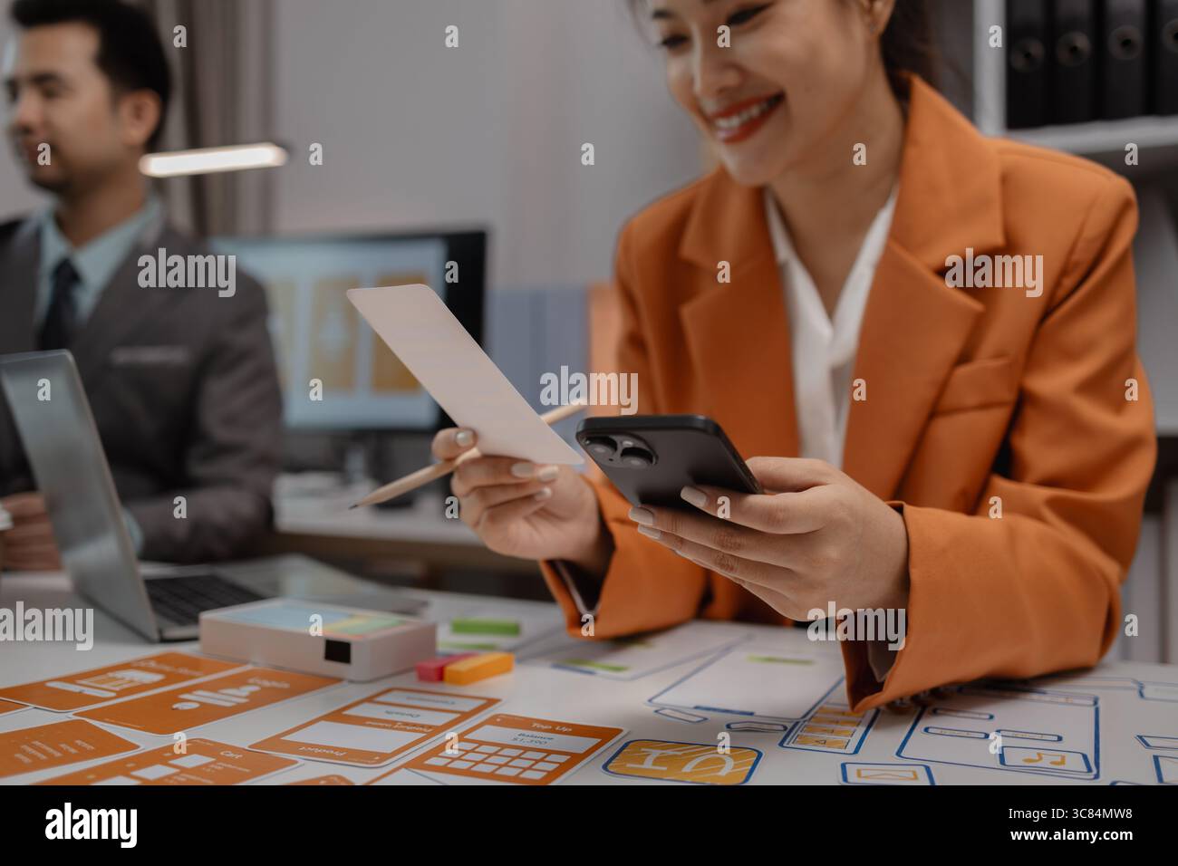 Mise en page de modèle de développement d'application téléphonique de planification créative, concept d'expérience utilisateur, concepteur de site Web, concepteur UX d'équipe de développement travaillant sur l'application smartphone Banque D'Images