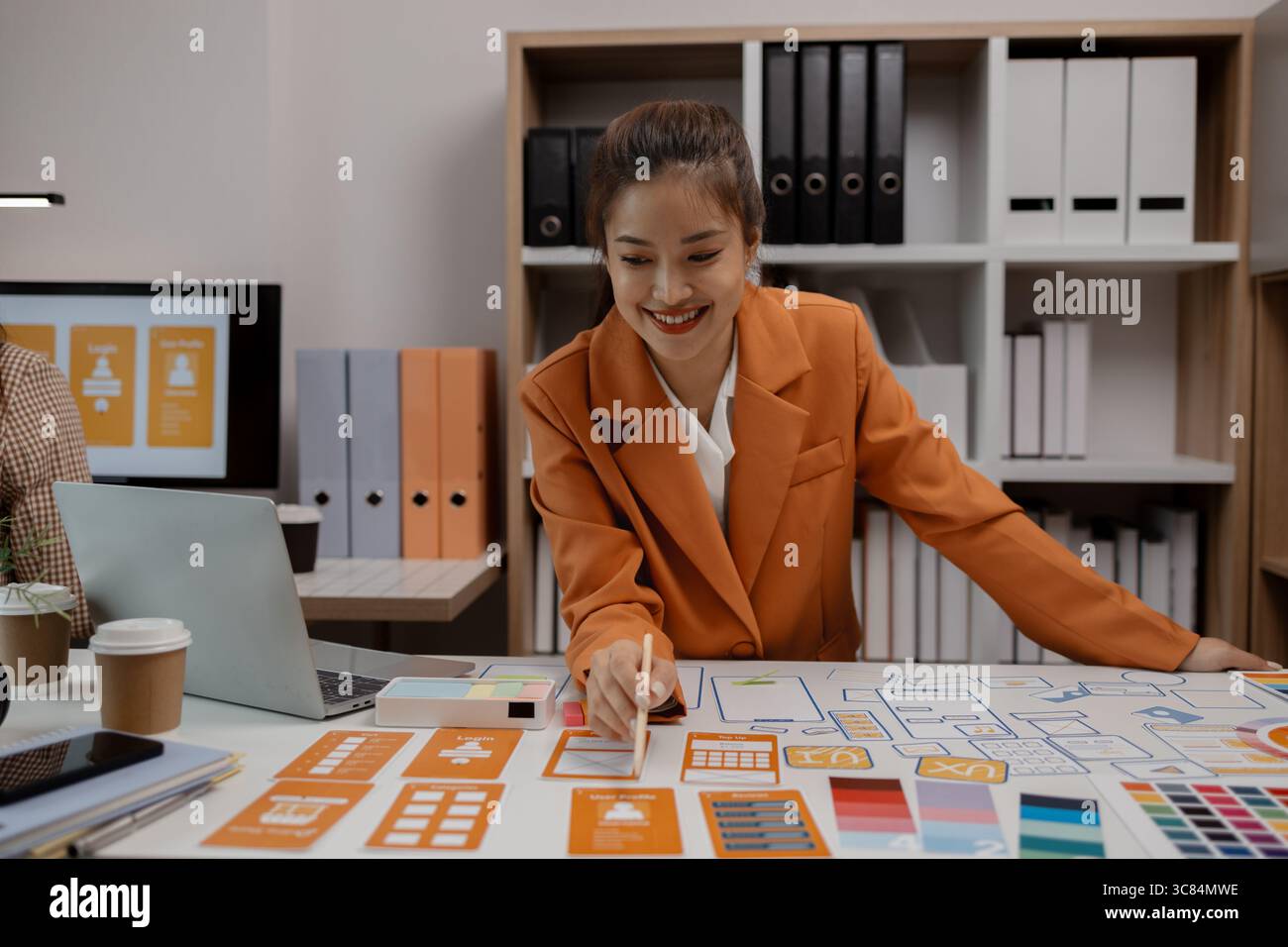 Mise en page de modèle de développement d'application téléphonique de planification créative, concept d'expérience utilisateur, concepteur de site Web, concepteur UX d'équipe de développement travaillant sur l'application smartphone Banque D'Images