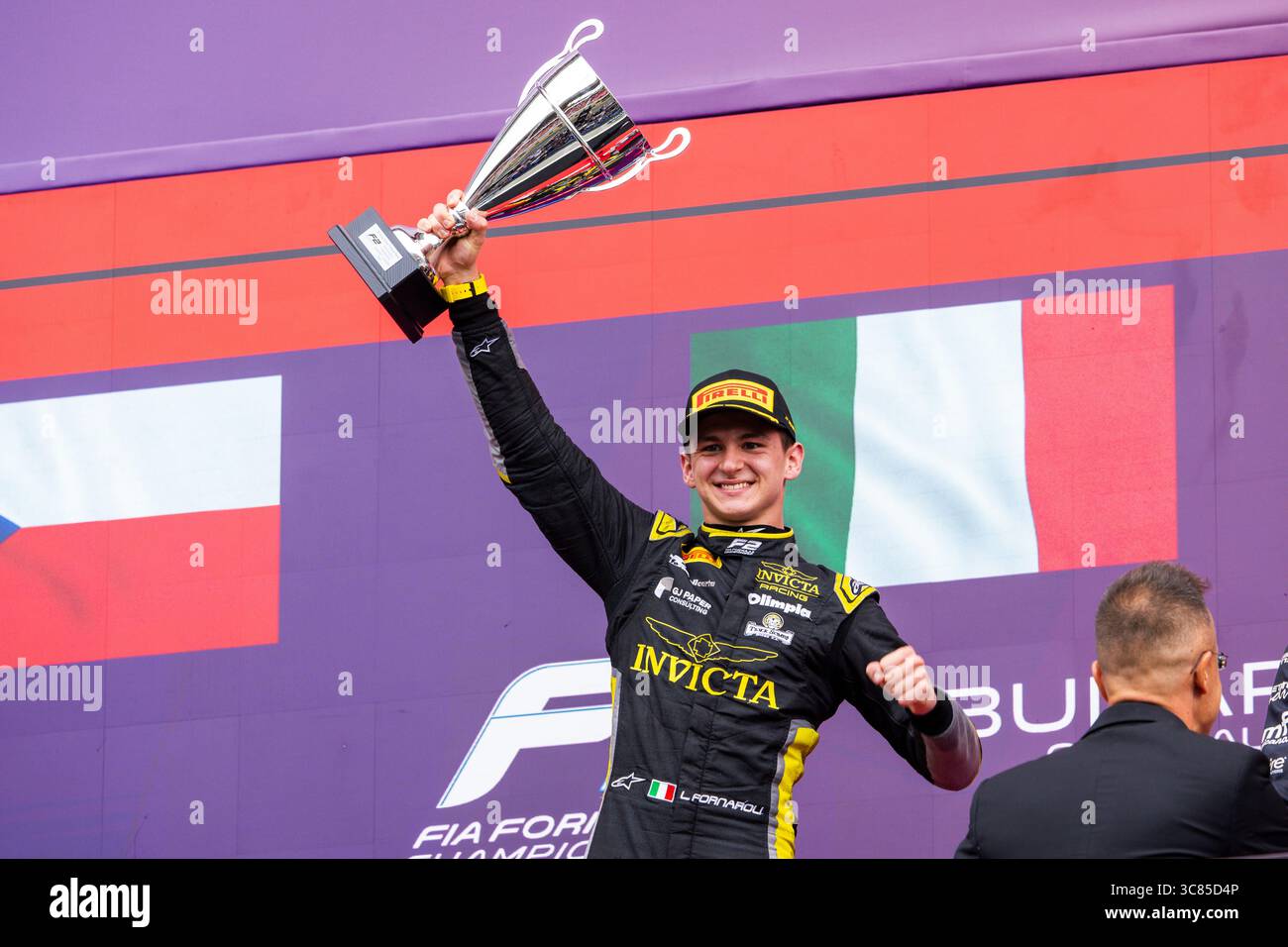 Mogyorod, Hongrie. 03 août 2025. FORNAROLI Leonardo (ita), Invicta Racing, Dallara F2 2024, portrait, podium lors de la 10ème manche du Championnat FIA de formule 2 2025 du 1er au 3 août 2025 sur le Hungaroring, à Mogyorod, Hongrie - photo Julien Delfosse/DPPI crédit : DPPI Media/Alamy Live News Banque D'Images