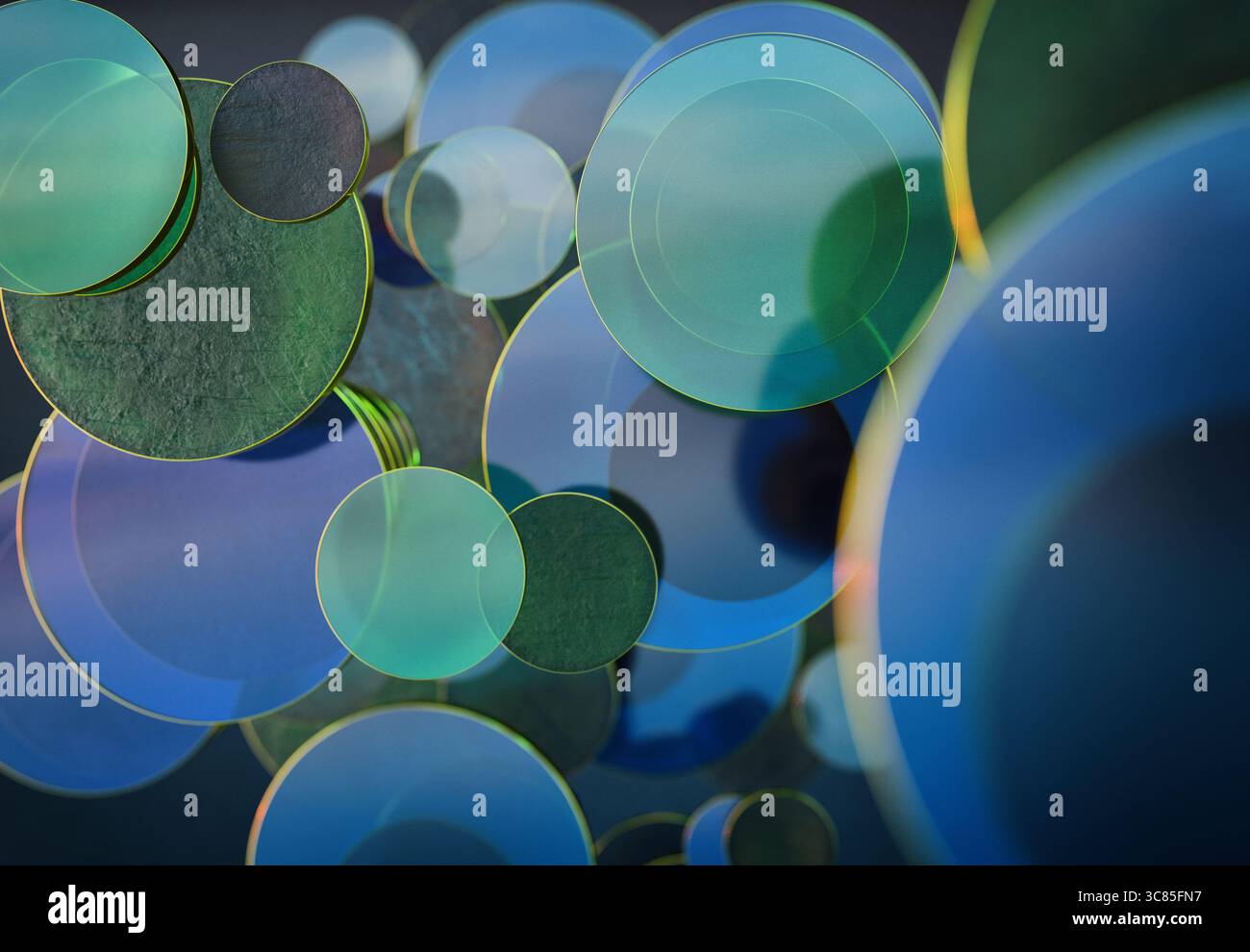 Rendu 3D de disques en verre bleu et vert transparents superposés création de motifs abstraits avec effets de lumière et de réflexion Banque D'Images