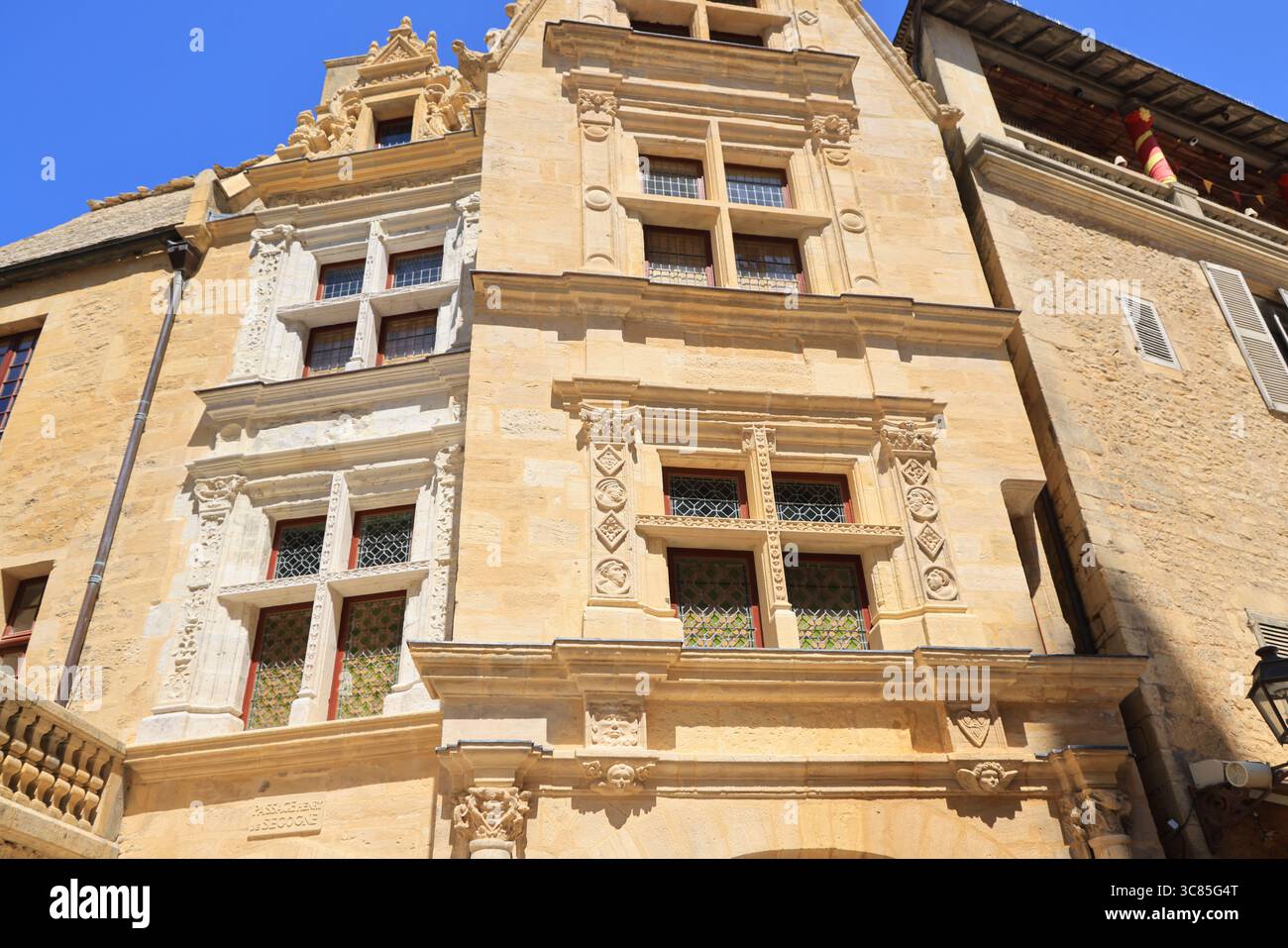 La maison de la Boétie construite à Sarlat en Périgord Noir entre 1520 et 1525 restaurée en 2025. Sarlat, Périgord, Dordogne, France. Banque D'Images La maison de la Boétie construite à Sarlat en Périgord Noir entre 1520 et 1525 restaurée en 2025. Sarlat, Périgord, Dordogne, France. Banque D'Images