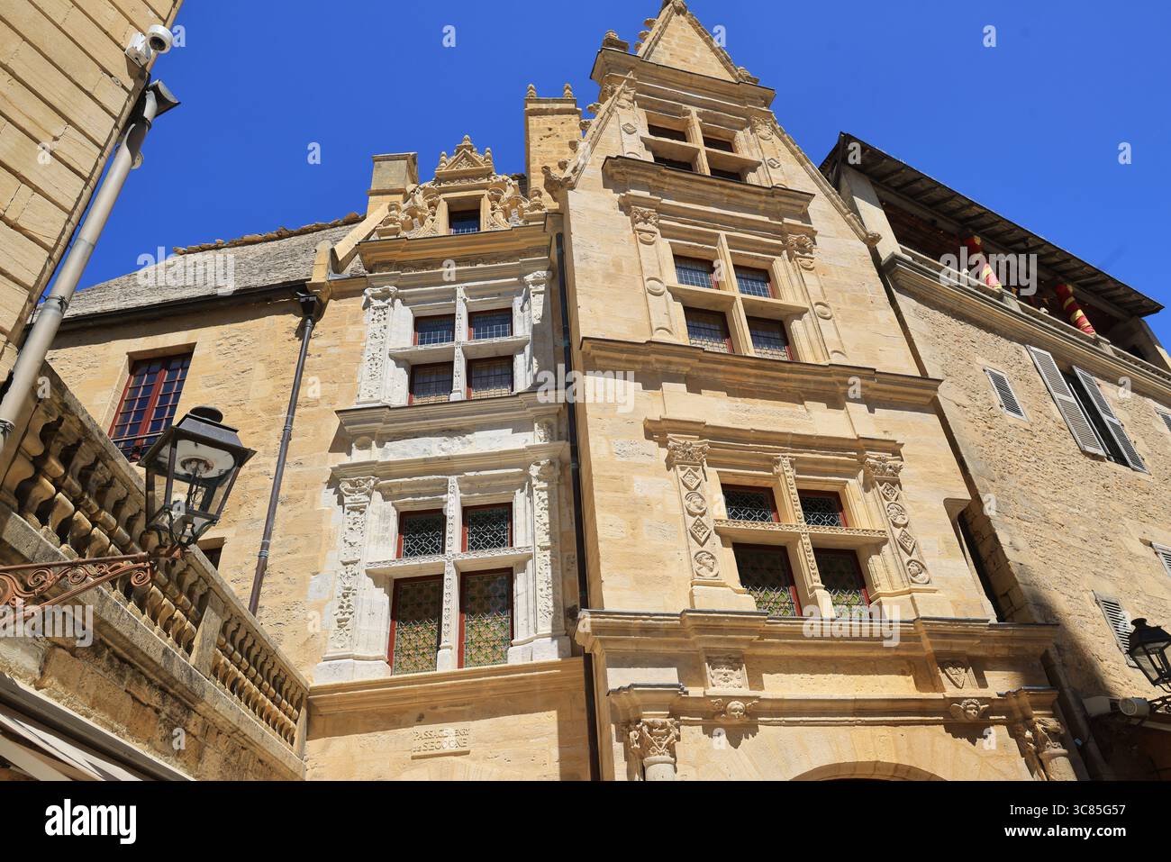 La maison de la Boétie construite à Sarlat en Périgord Noir entre 1520 et 1525 restaurée en 2025. Sarlat, Périgord, Dordogne, France. Banque D'Images La maison de la Boétie construite à Sarlat en Périgord Noir entre 1520 et 1525 restaurée en 2025. Sarlat, Périgord, Dordogne, France. Banque D'Images
