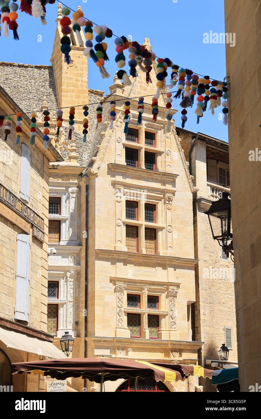 La maison de la Boétie construite à Sarlat en Périgord Noir entre 1520 et 1525 restaurée en 2025. Sarlat, Périgord, Dordogne, France. Banque D'Images La maison de la Boétie construite à Sarlat en Périgord Noir entre 1520 et 1525 restaurée en 2025. Sarlat, Périgord, Dordogne, France. Banque D'Images