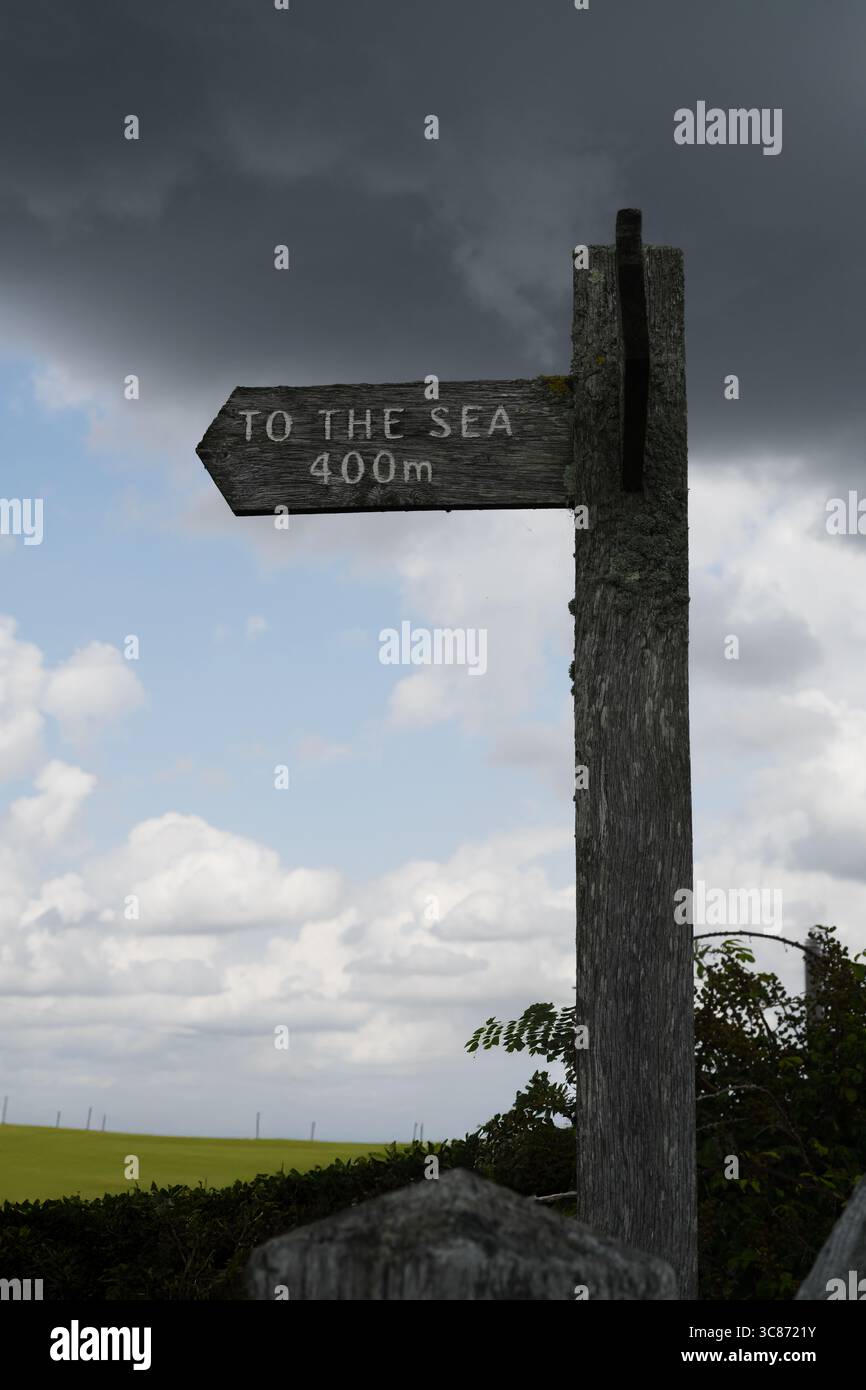 Panneau de direction vers la mer Banque D'Images