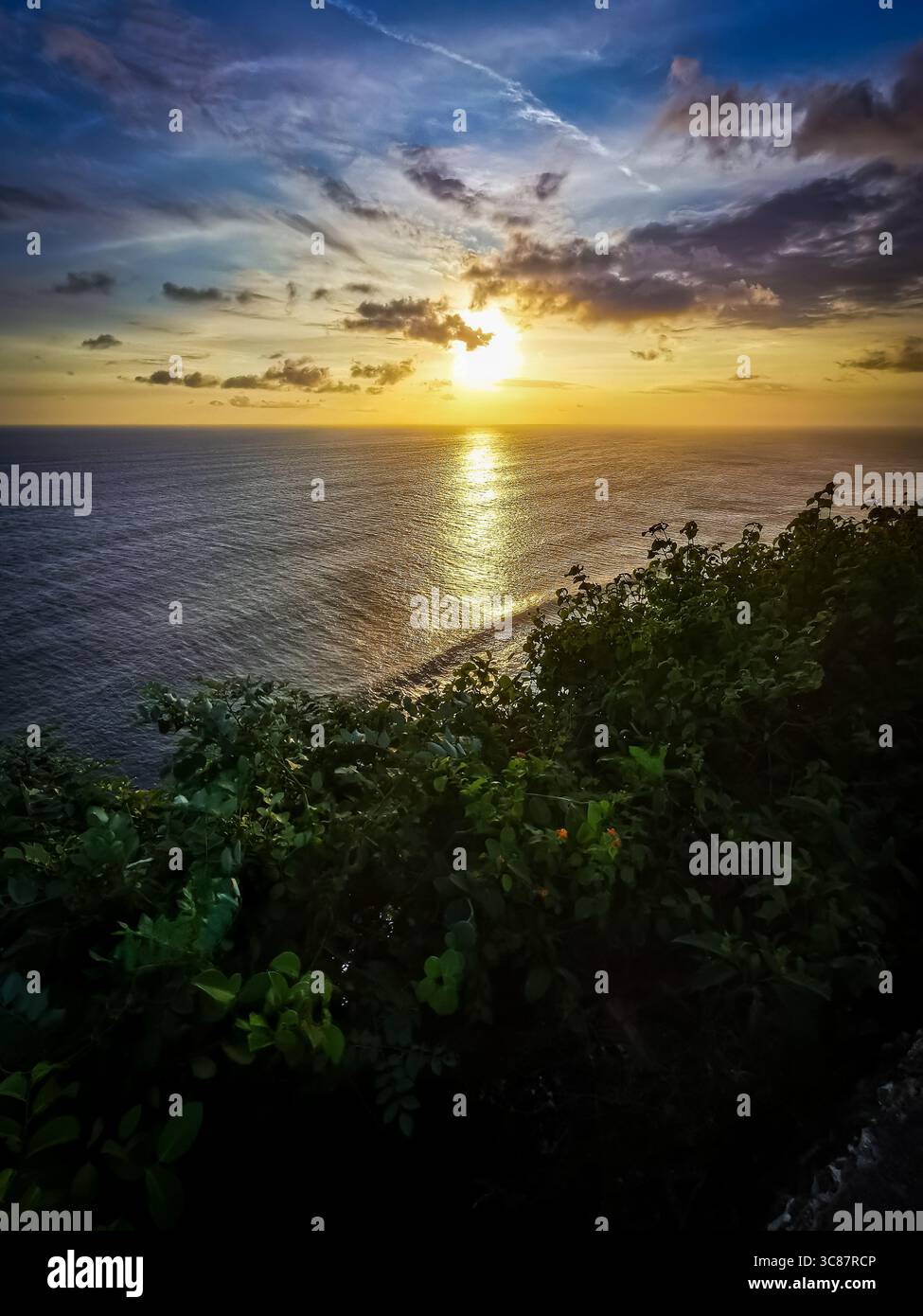Coucher de soleil sur la falaise de karang Boma, bali, indonésie Banque D'Images