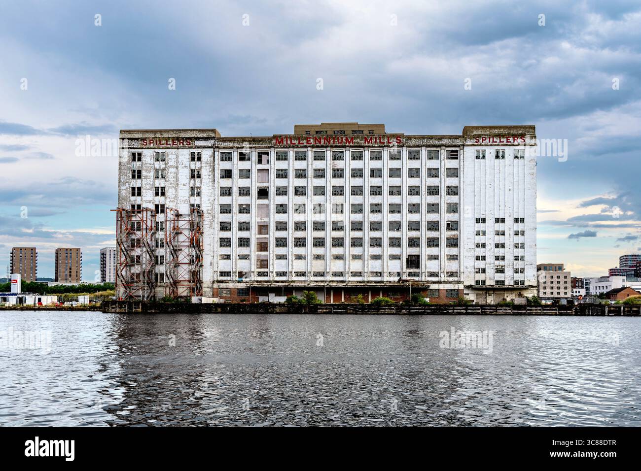 Moulin à farine abandonné du 20e siècle Millennium Mills à Silvertown, Londres, Angleterre Banque D'Images
