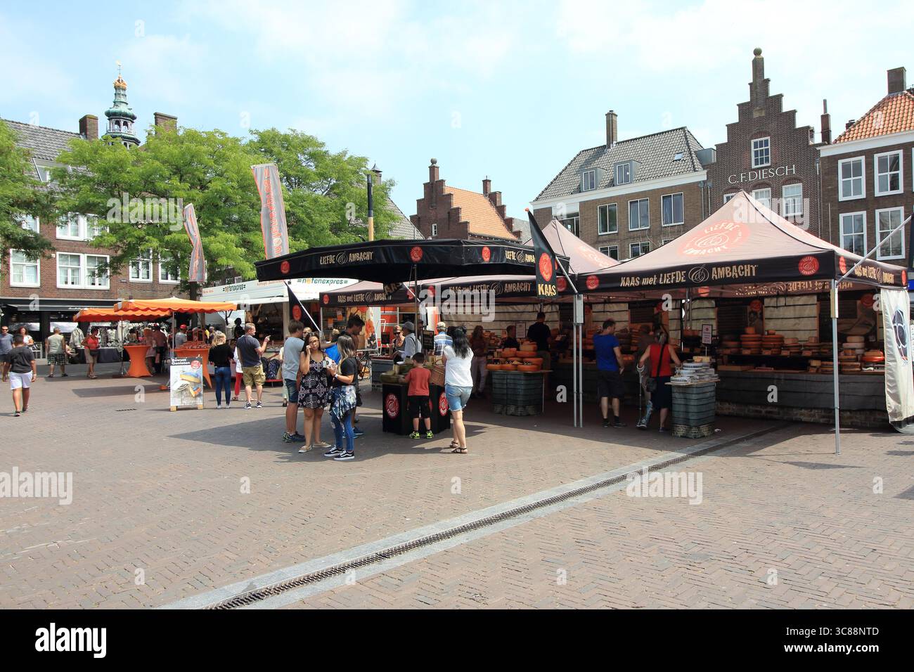 Goes, pays-Bas 7 juillet 2018 : jour de marché à Goes, une ville néerlandaise de la province de Zélande, avec environ 37,619 habitants Banque D'Images