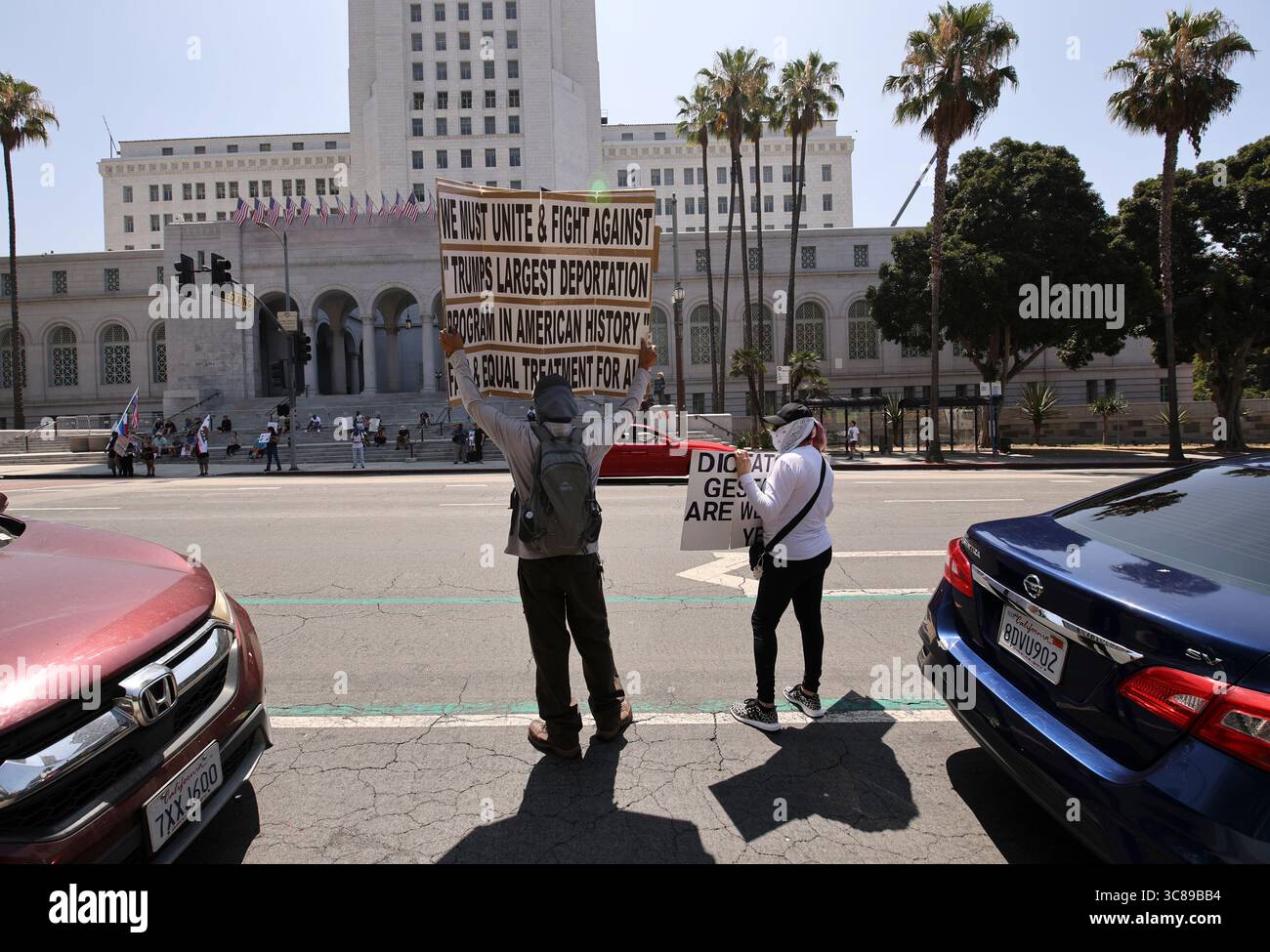 Une manifestation de « rage contre le régime » dans le centre-ville de Los Angeles, Calif, le 2 août 2025. Photo de Raquel G. Frohlich. Banque D'Images