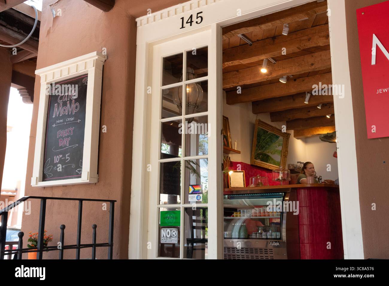 Cafe Momo, un petit café à Santa Fe, Nouveau-Mexique, États-Unis. POUR USAGE ÉDITORIAL UNIQUEMENT Banque D'Images