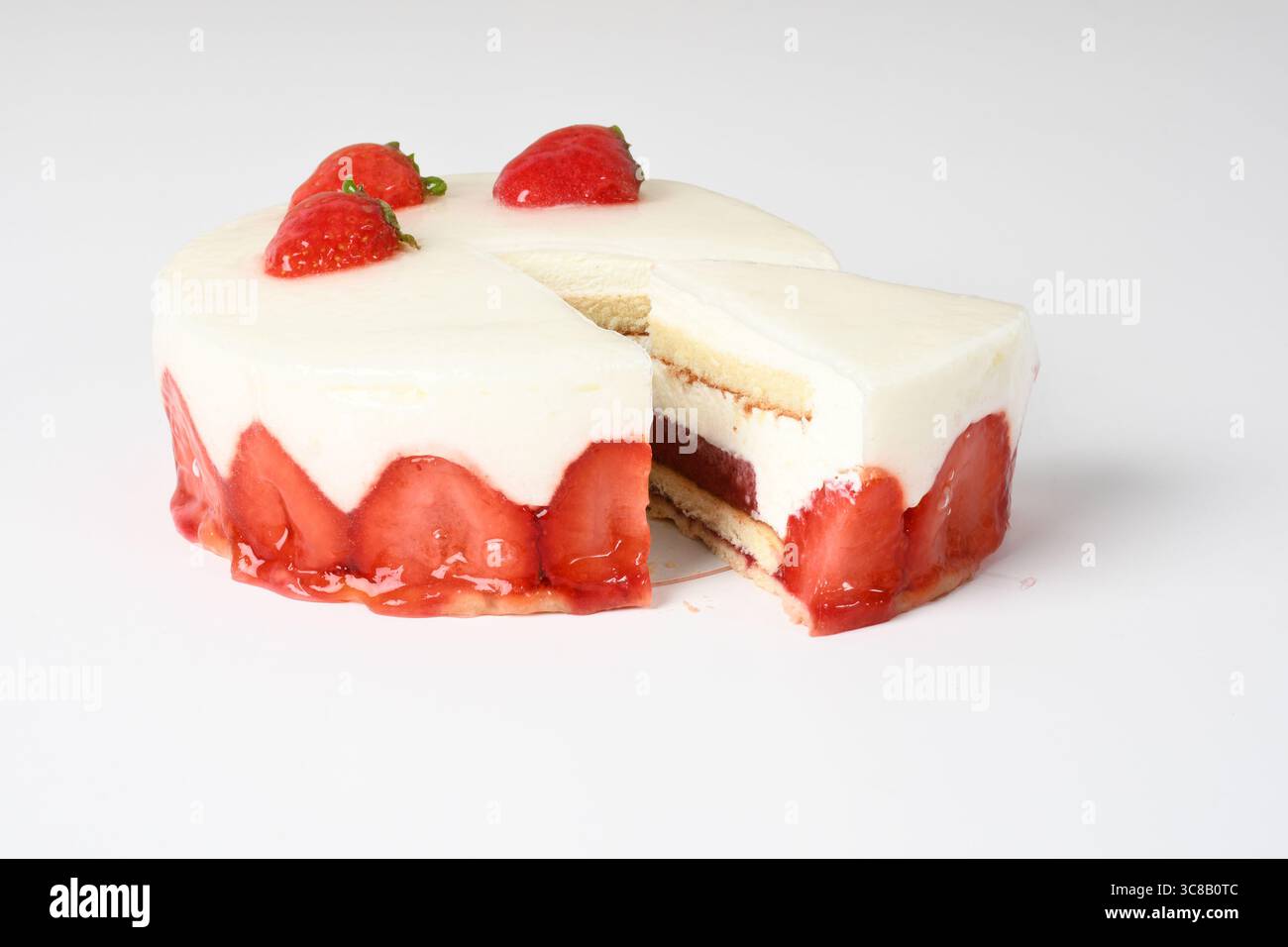 Fraise Cake fond de nature isolé avec chemin de découpage Banque D'Images