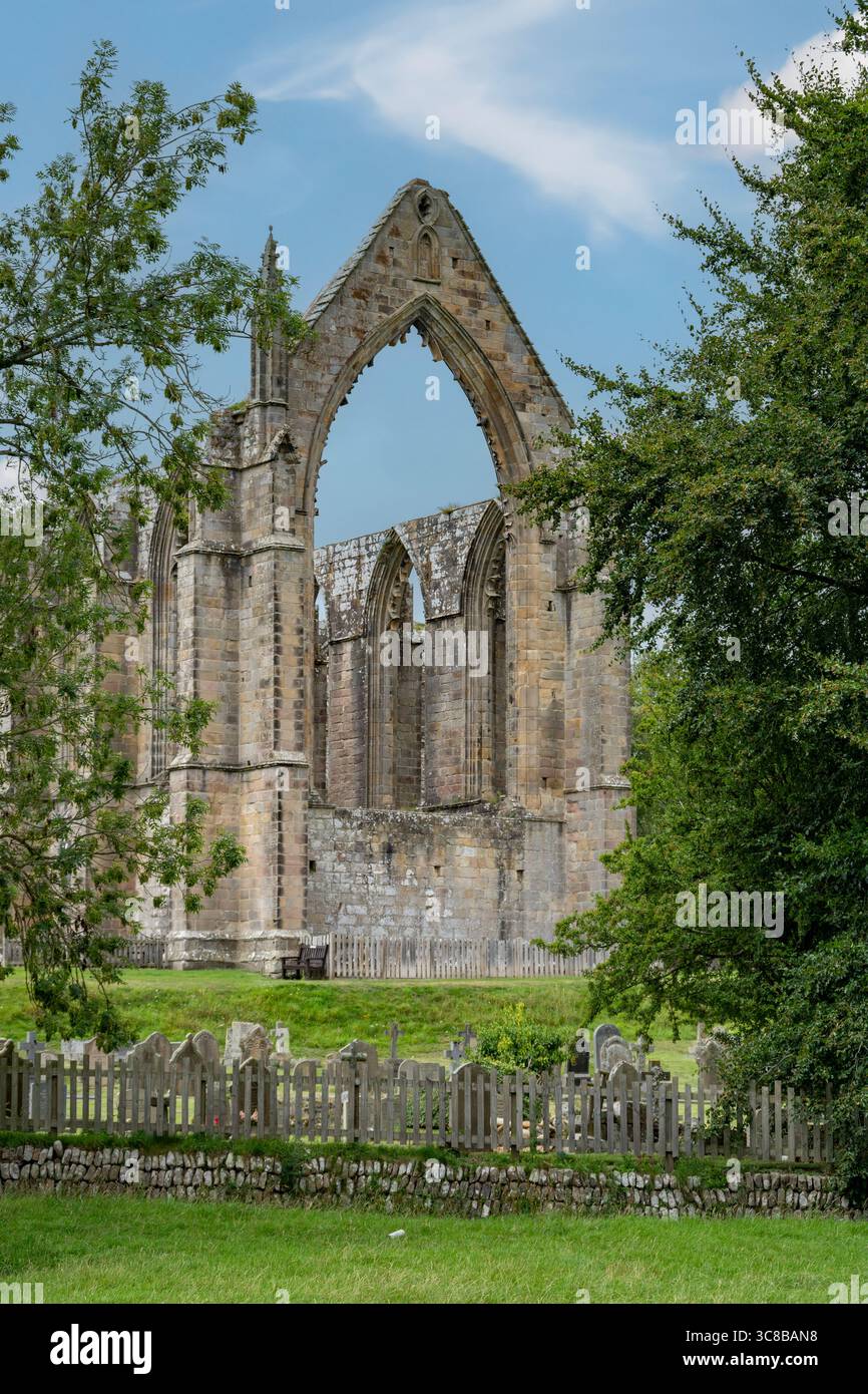 Ruines de l'abbaye de Bolton, près de Skipton, North Yorkshire, Angleterre Banque D'Images
