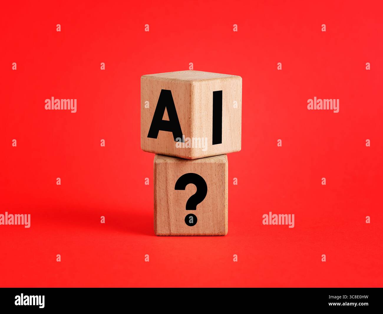 Deux cubes en bois sur fond rouge avec lettres ai et point d'interrogation, représentant les incertitudes et les défis entourant l'intelligence artificielle Banque D'Images