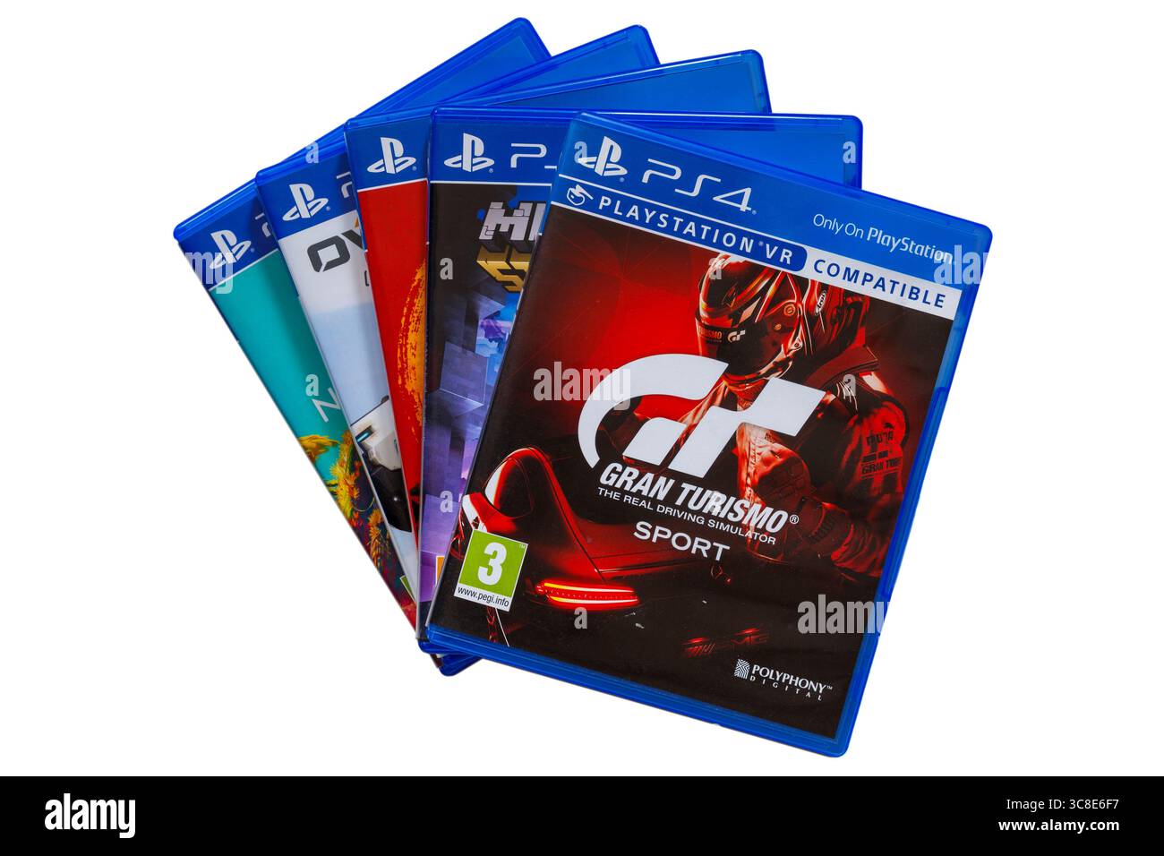Pile de jeux PlayStation PS4 avec Gran Turismo jeu vidéo sur le dessus isolé sur fond blanc - le vrai simulateur de conduite sport playstation VR Banque D'Images