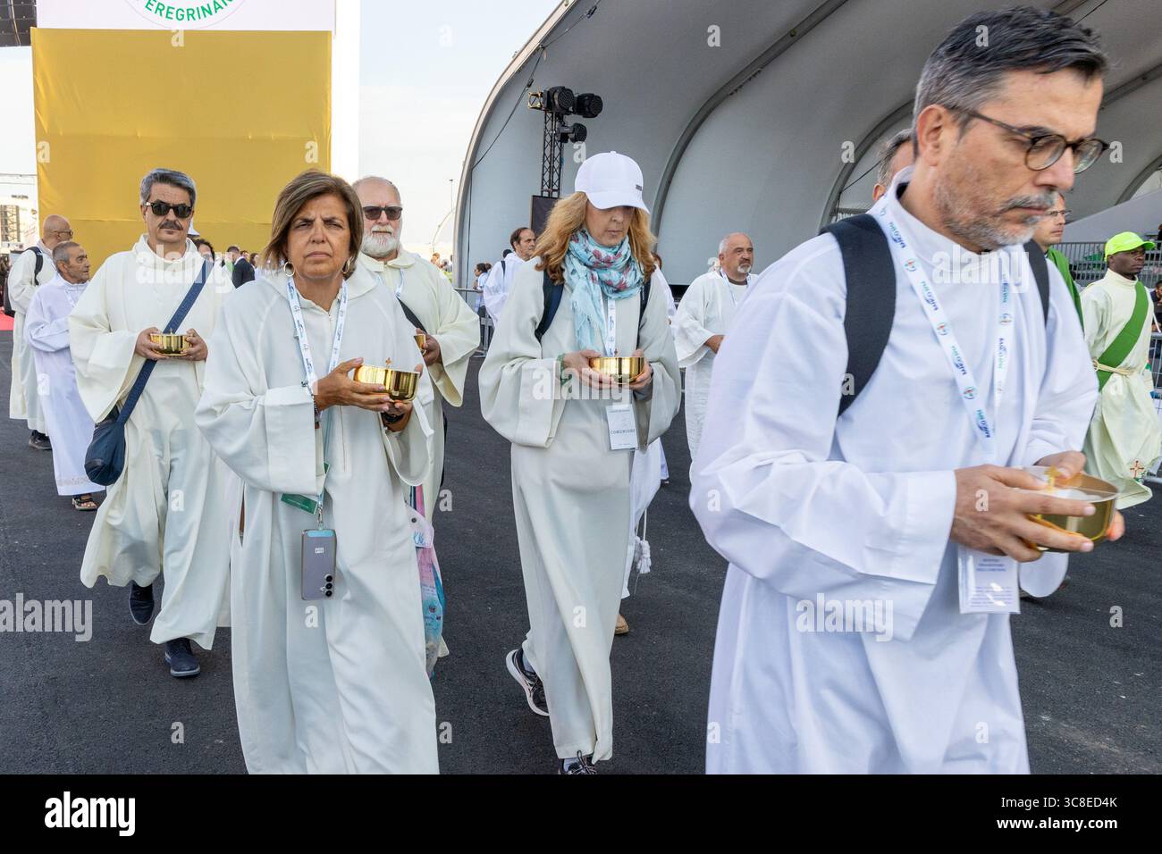 Rome, Italie. 04 août 2025. **NON LIBRI** Italie, Rome, Vatican, 2025/8/3.fidèles participant au Jubilé des jeunes dans le quartier Tor Vergata de Rome, dans le cadre du Jubilé des jeunes . Le pape Léon XIV a présidé une messe finale à Rome pour plus d’un million de jeunes, le point culminant d’un pèlerinage des jeunes qui a attiré des catholiques du monde entier. Photographie de CLAUDIO ASQUINI /Catholic Press photo Credit : Independent photo Agency/Alamy Live News Banque D'Images