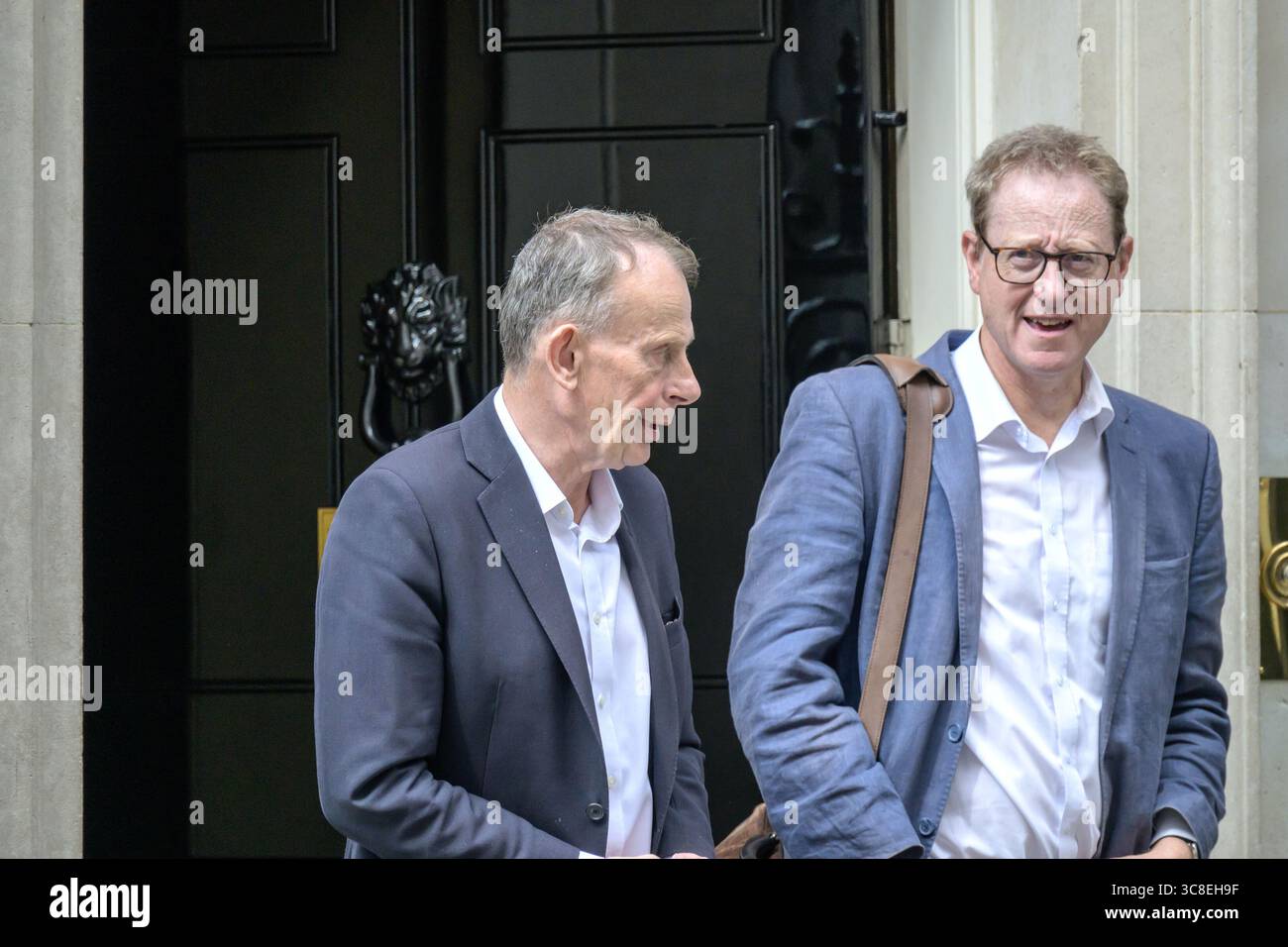 Andrew Marr (présentateur TV, journaliste et auteur) et Jonathan Freedland (journaliste et présentateur radio) quittant le 10 Downing Street, le 3 juillet 2025 Banque D'Images