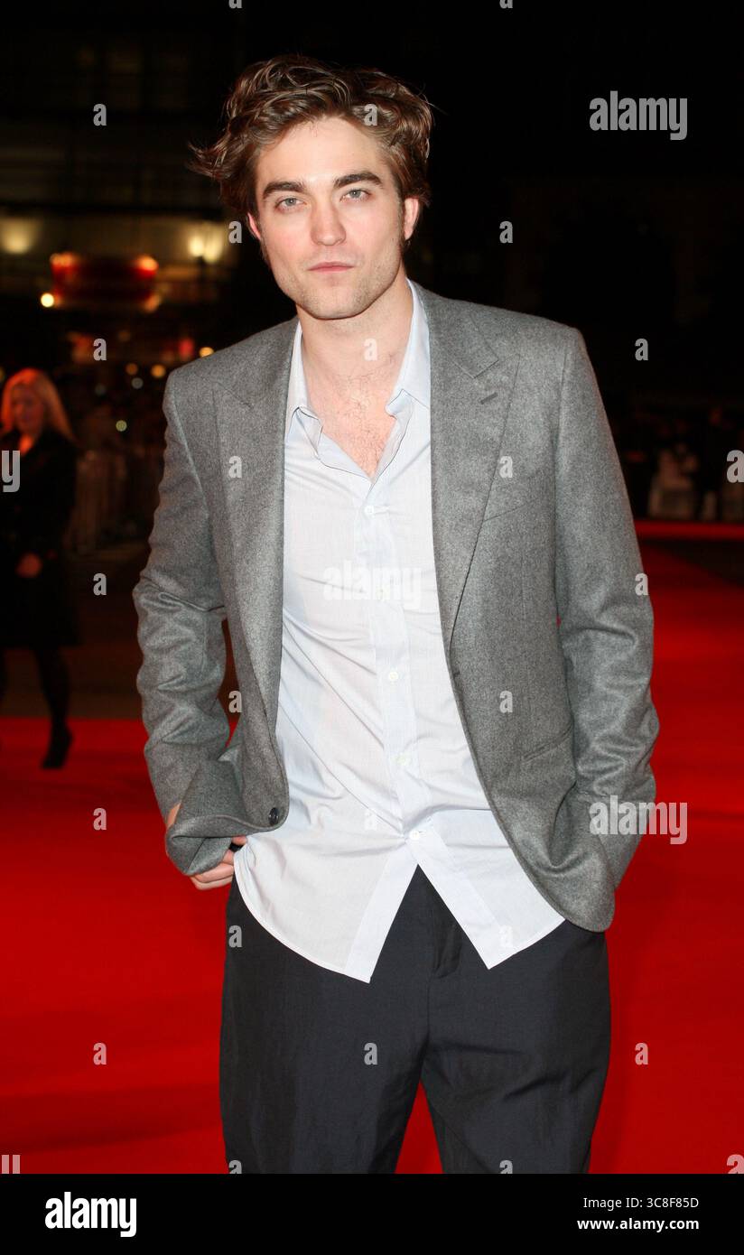 Robert Pattinson à la première britannique de 'Remember me' à Londres - 17 mars 2010 Banque D'Images
