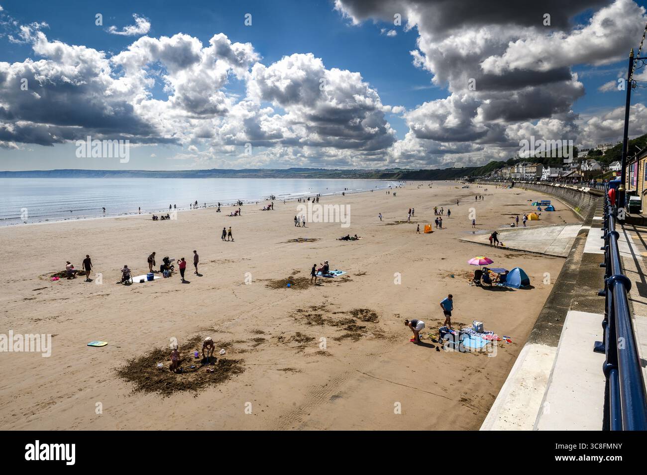 Filey, North Yorkshire, Royaume-Uni, 22 juillet 2025. Filey Beach sur la côte est de l'Angleterre avec la mer du Nord. Crédit Paul Heyes. Banque D'Images