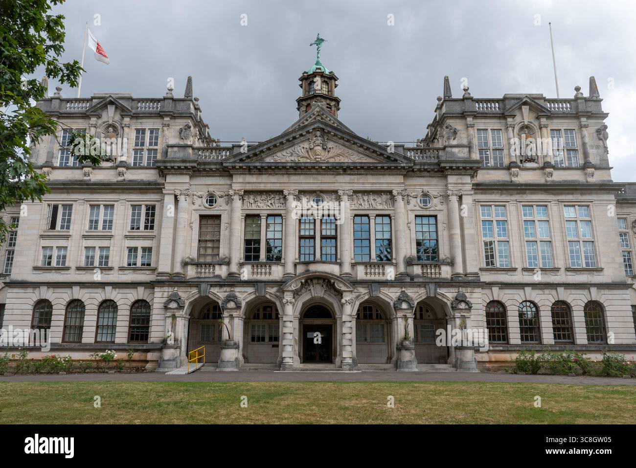 Vue du bâtiment principal de l'Université de Cardiff (Prifysgol Caerdydd), Cardiff, pays de Galles du Sud, Royaume-Uni, un bâtiment classé grade II* achevé en 1909 Banque D'Images