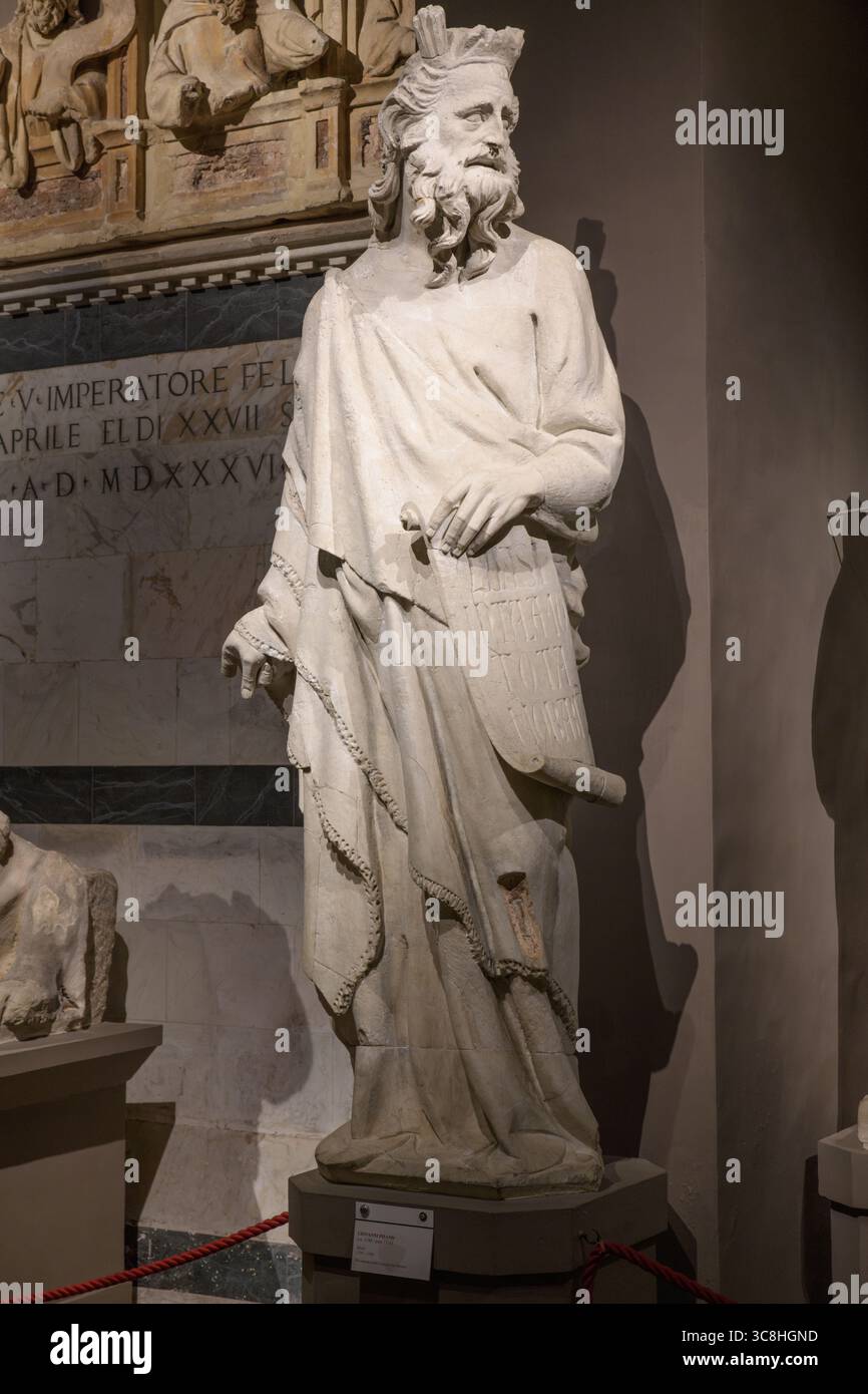 Sculpture de Moïse de Giovanni Pisano (vers 1285–1296) de la façade du Duomo, Museo dell'Opera, Sienne, Italie. Banque D'Images