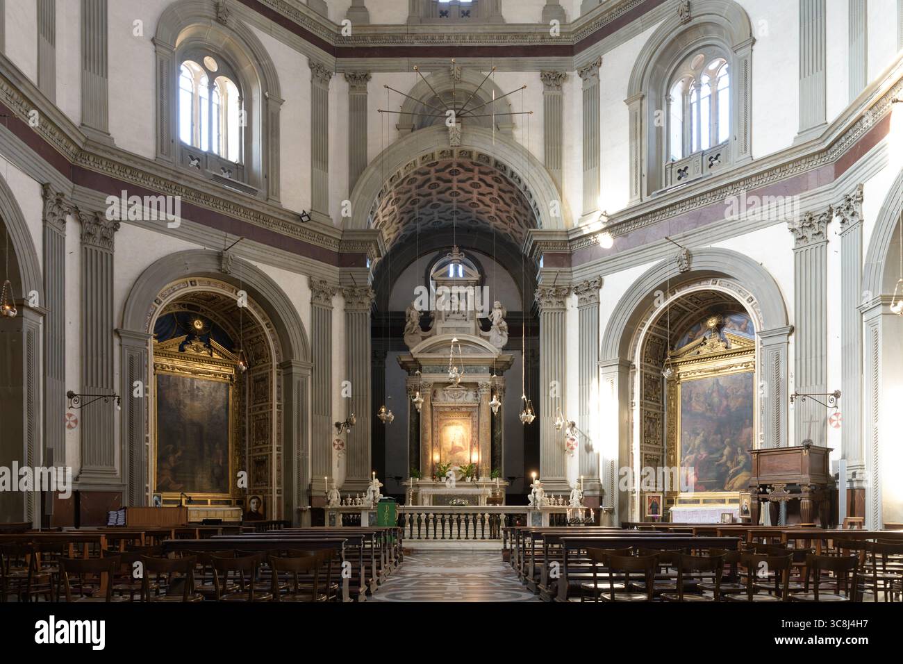 Vue intérieure de la Basilique della Madonna dell'Umiltà (notre Dame de l'humilité), église Renaissance à Pistoia, Toscane, Italie, avec autel de Pietro Tacca. Banque D'Images