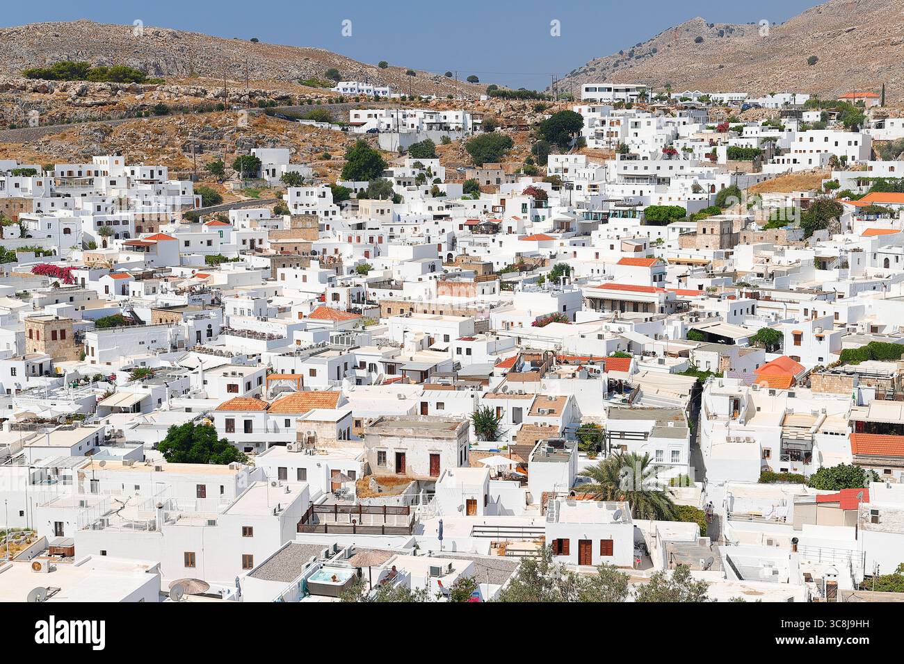 Une vue surélevée des buidlingsLindos groupés sur l'île grecque de Rhodes Banque D'Images
