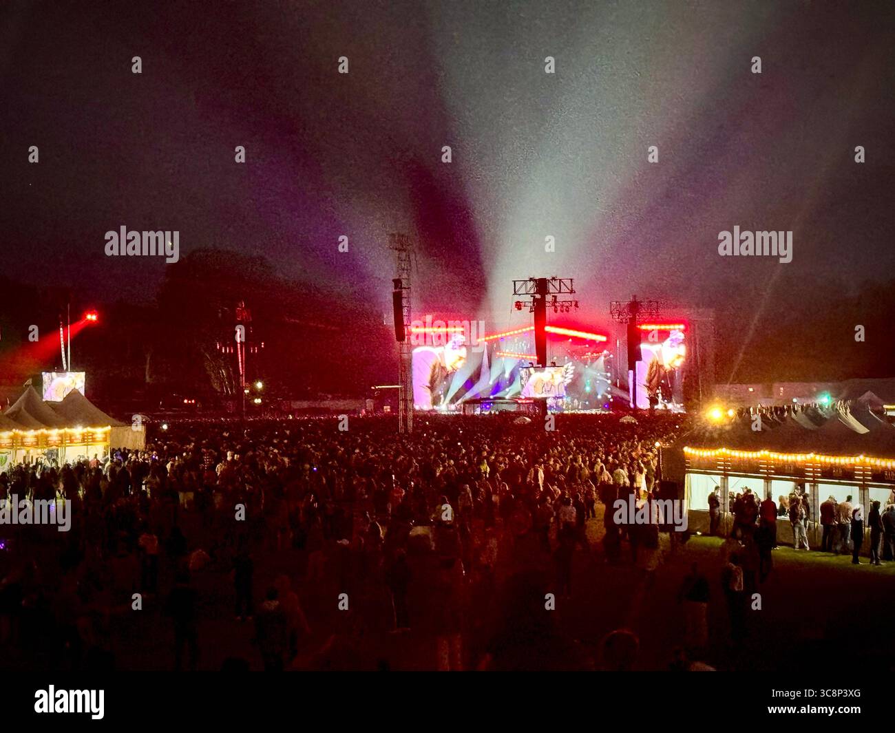 San Francisco, États-Unis. 03 août 2025. SAN FRANCISCO, CALIFORNIE - 3 AOÛT : Dead & Company se produit lors de la célébration du 60e anniversaire des Grateful Dead le 3 août 2025 à San Francisco, Californie. Dead & Company a clôturé sa série de concerts de trois nuits dans le Golden Gate Park de San Francisco dimanche soir, attirant environ 180 000 fans au total. C’était une célébration dédiée à honorer 60 ans de musique Grateful Dead dans la ville où tout a commencé. Photo : Casey Flanigan/imageSPACE/Sipa USA crédit : Sipa USA/Alamy Live News Banque D'Images