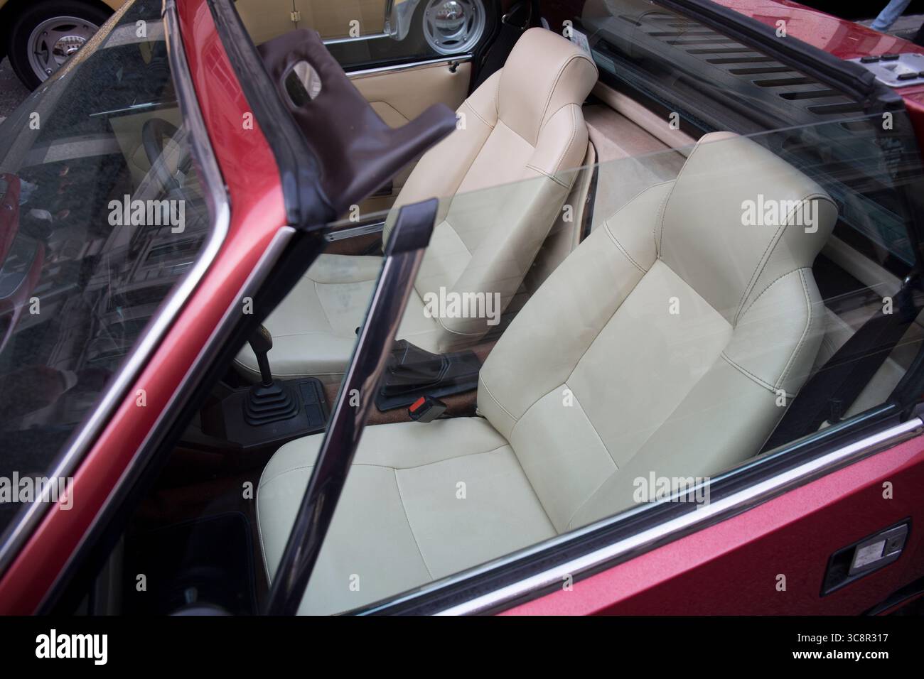 Fiat X1/9 Bertone sièges intérieurs convertibles RAC. St James's Motoring spectacle 2024 Pall Mall London Banque D'Images