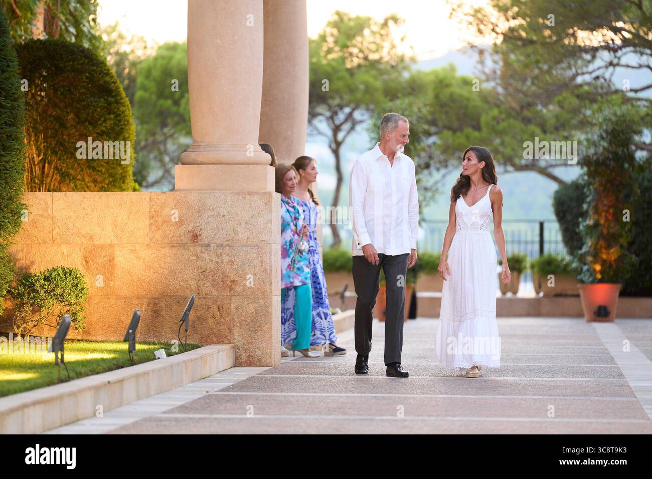 Palma. Espagne. 20250804, le roi Felipe VI d'Espagne, la reine Letizia d'Espagne, la princesse héritière Leonor, la princesse Sofia, la reine Sofia d'Espagne assiste À Une réception pour les autorités au palais de Marivent le 4 août 2025 à Palma, Espagne Banque D'Images