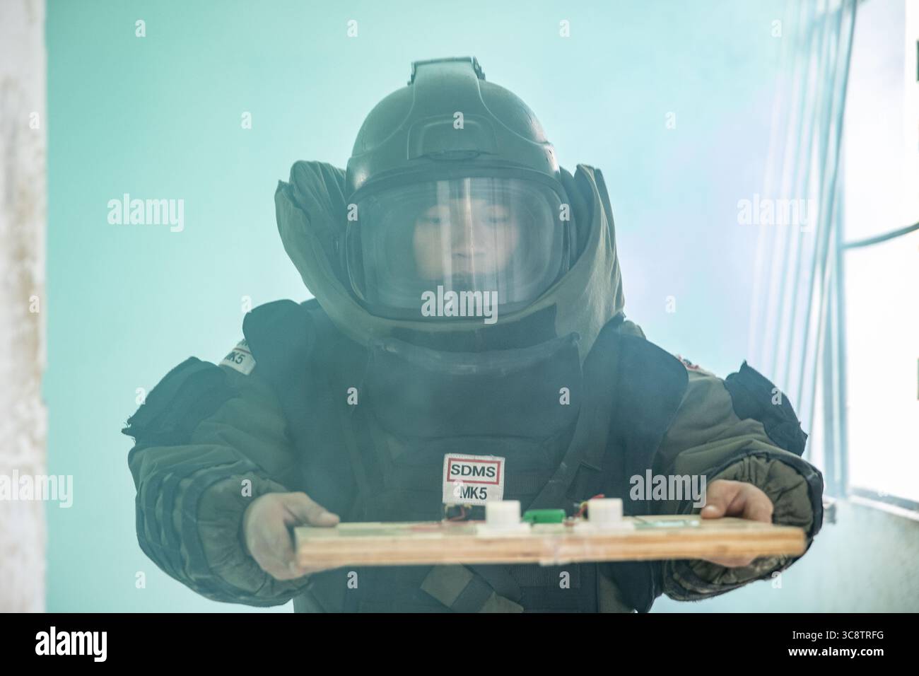 18 février 2021, Nanning, Guangxi, Chine : une formation professionnelle en élimination des explosifs a lieu à Nanning, Guangxi, Chine le 18 février 2021. (Crédit image : © TPG via ZUMA Press) Banque D'Images