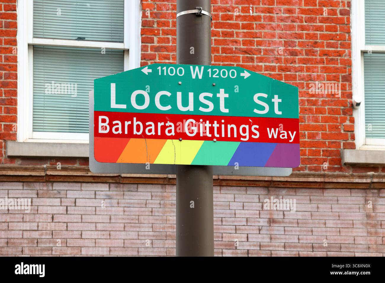 West Locust St nommé Barbara Gittings Way dans le Gayborhood à Center City, Philadelphie, Pennsylvanie. Barbara Gittings était une activiste gay LGBTQ Banque D'Images