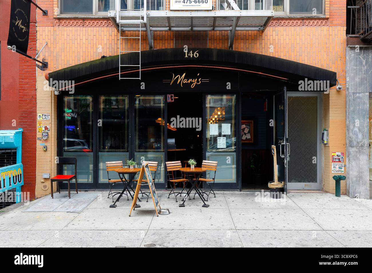 Mary's, 146 Orchard St, New York, NYC devanture d'un bar dans le quartier Lower East Side de Manhattan. Banque D'Images
