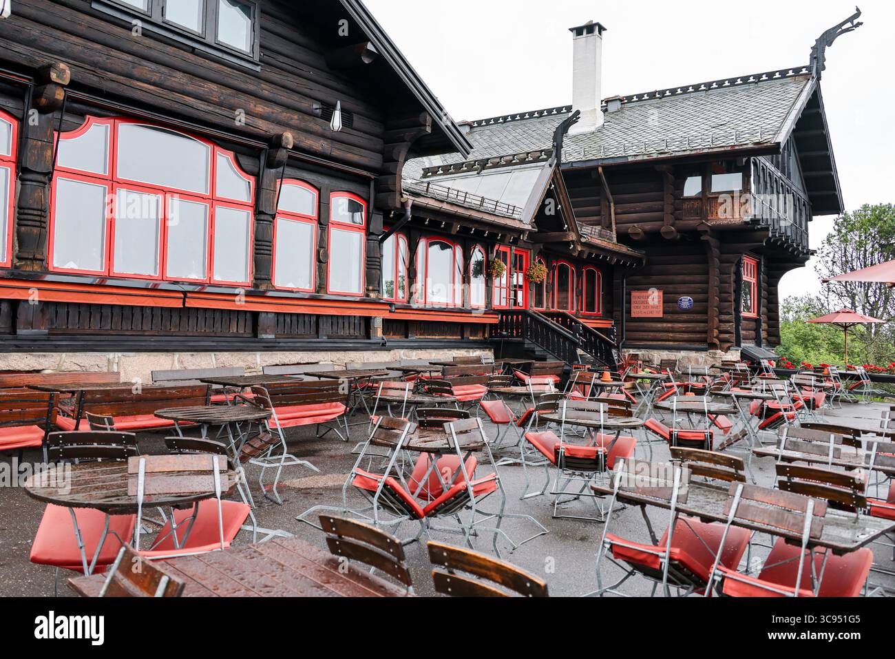 Oslo 20250802. Le restaurant Frognerseteren à Holmenkollaasen est temporairement fermé après la détection d'une épidémie d'hépatite A. Photo : Geir Olsen / NTB Banque D'Images