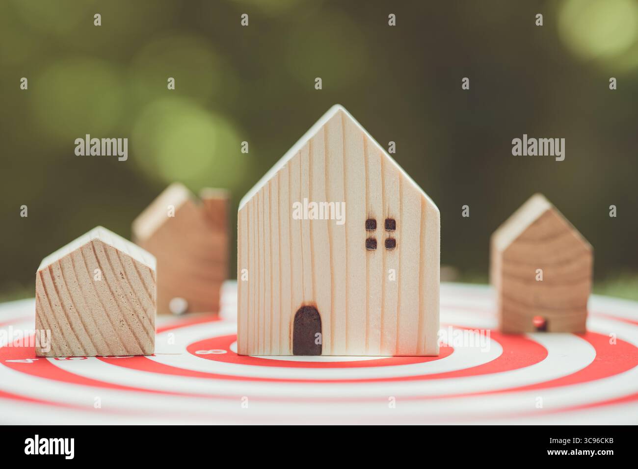 grande maison au centre de la cible pour la rénovation de mise à niveau au concept de maison plus grand, grand objectif de maison Banque D'Images