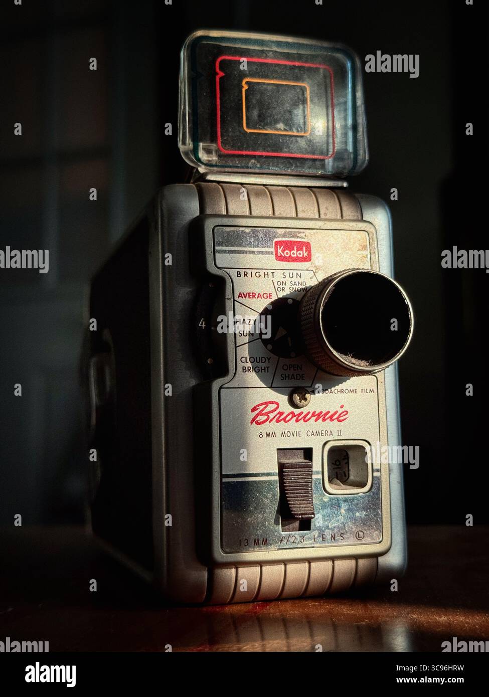 Caméscope Kodak Brownie 8mm vintage - Image de stock capturée avec un smartphone