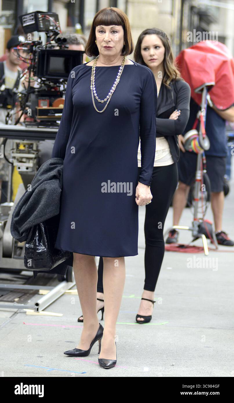 Anjelica Huston et Katharine McPhee sur le tournage de l'émission de télévision 'Smash' à New York - 14 septembre 2012 Banque D'Images