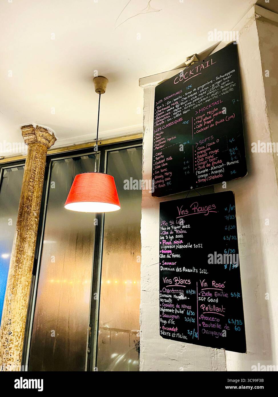 Pignon Bar, Paris , France Banque D'Images