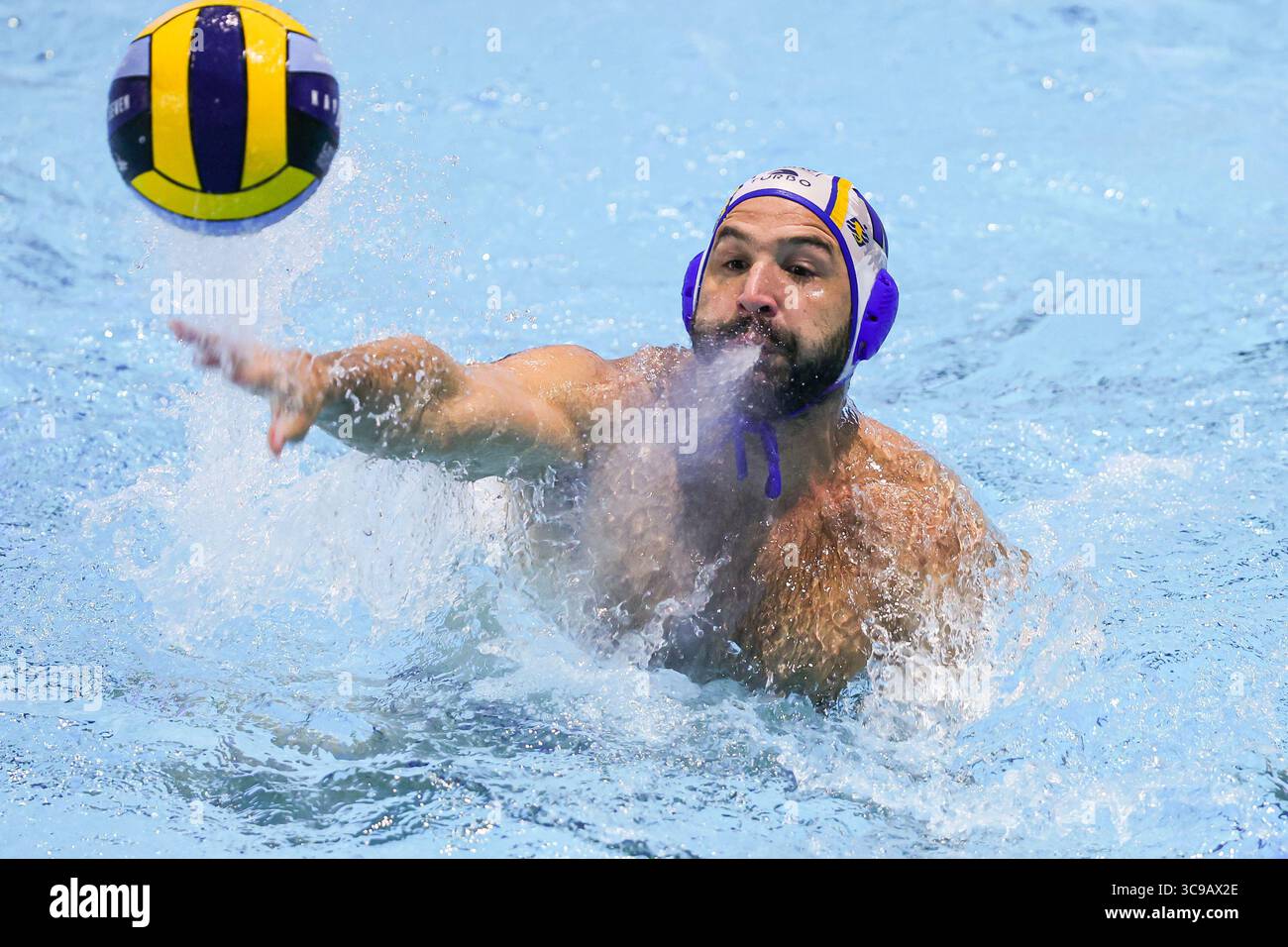 3 février 2023, Sabadell, Espagne : FELIPE PERRONE de Zodiac CN Atletic Barceloneta en action lors du match Waterpolo Copa del Rey entre Zodiac CN Atletic Barceloneta et CN Terrassa à Finetwork Aquatics à Sabadell, Espagne. (Crédit image : © David Ramirez/DAX via ZUMA Press Wire) Banque D'Images