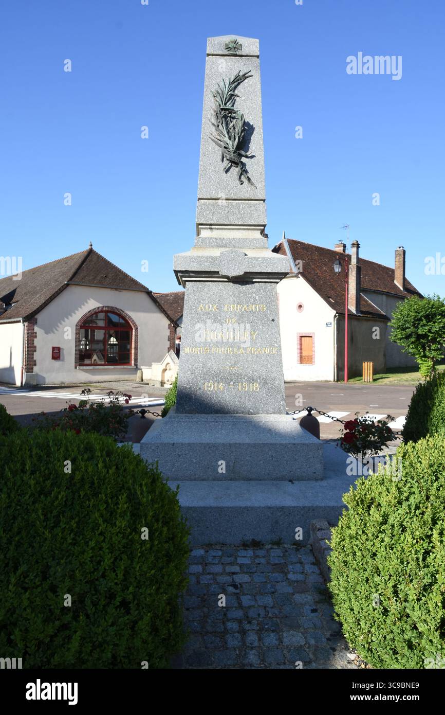 Monument aux morts à Chailley, Yonne 89, France Banque D'Images