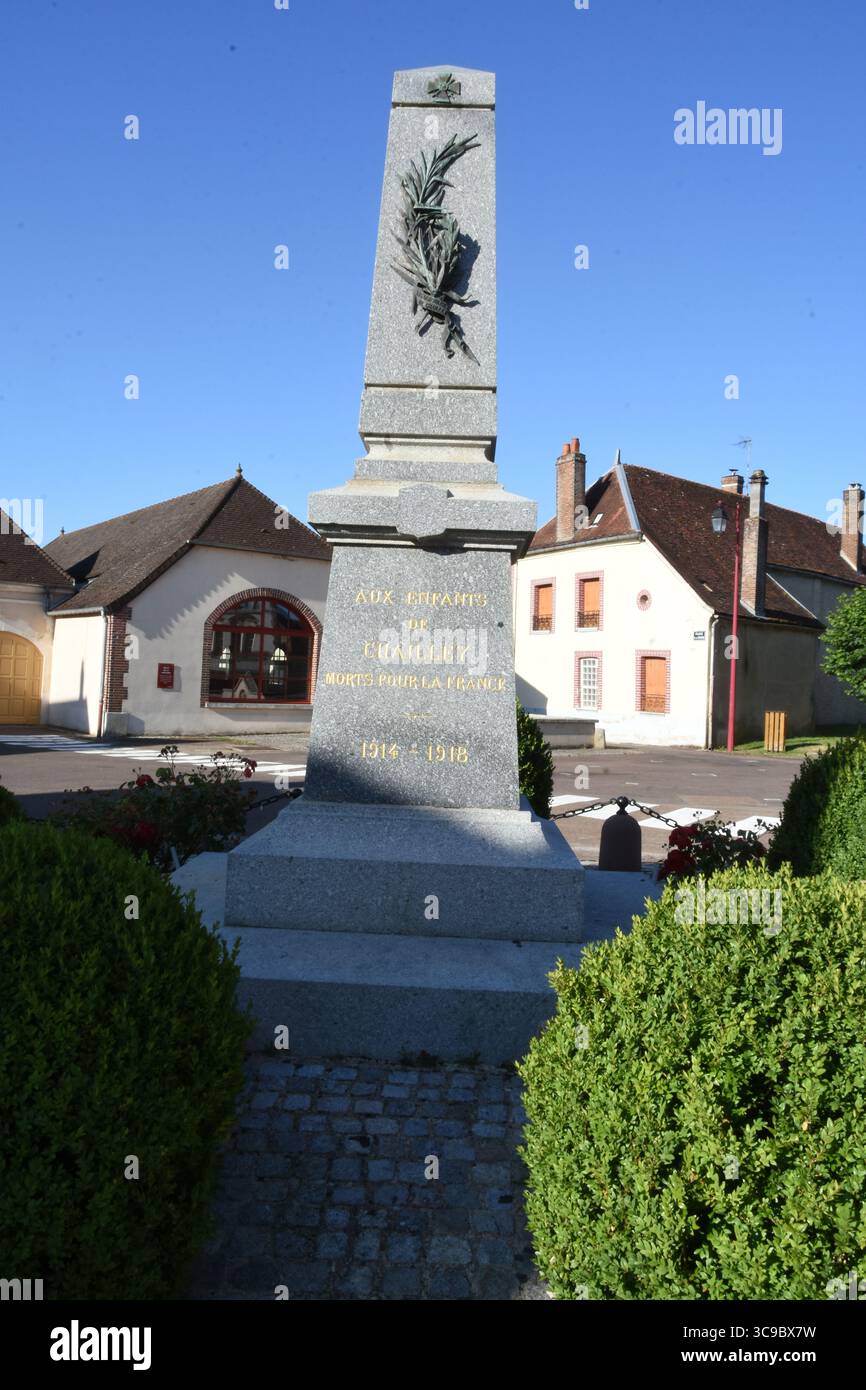 Monument aux morts à Chailley, Yonne 89, France Banque D'Images