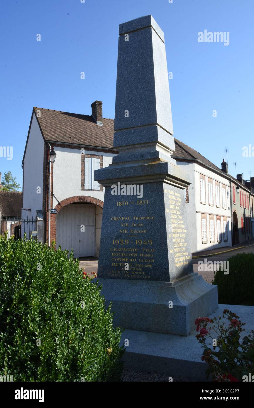 Monument aux morts à Chailley, Yonne 89, France Banque D'Images