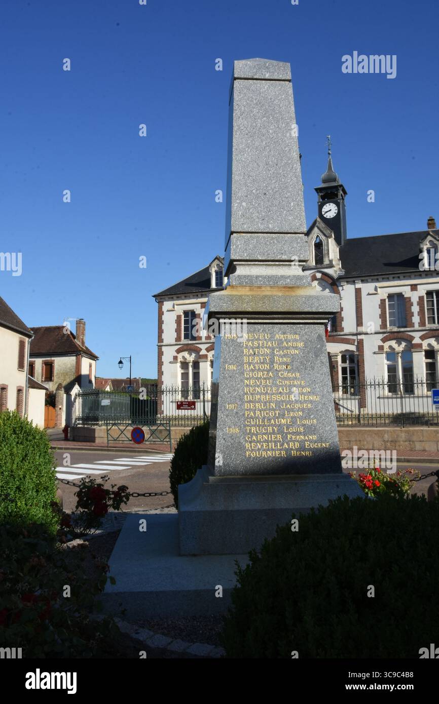 Monument aux morts à Chailley, Yonne 89, France Banque D'Images