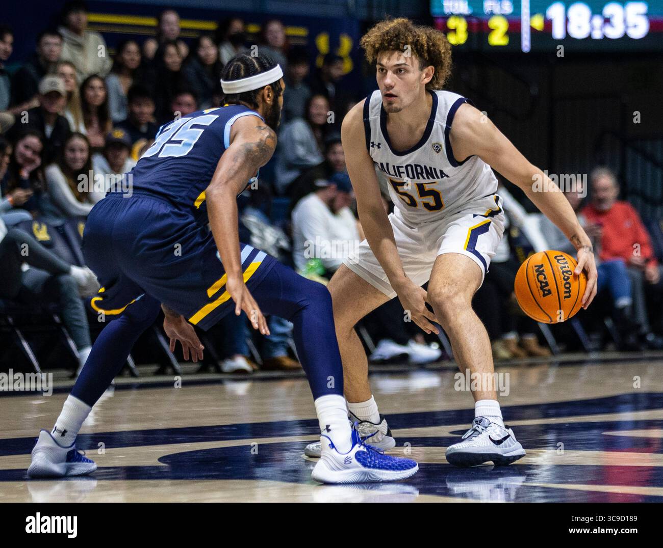 18 novembre 2022 Berkeley, CA États-Unis le gardien californien Devin Askew (55) cherche à passer le ballon lors du match de basket-ball masculin de la NCAA entre les Jaguars de l'Université du Sud et les Golden Bears de Californie. Southern Beat California 74-66 au Hass Pavilion Berkeley Calif. Thurman James / CSM (crédit image : © Thurman James/CSM via ZUMA Press Wire) Banque D'Images