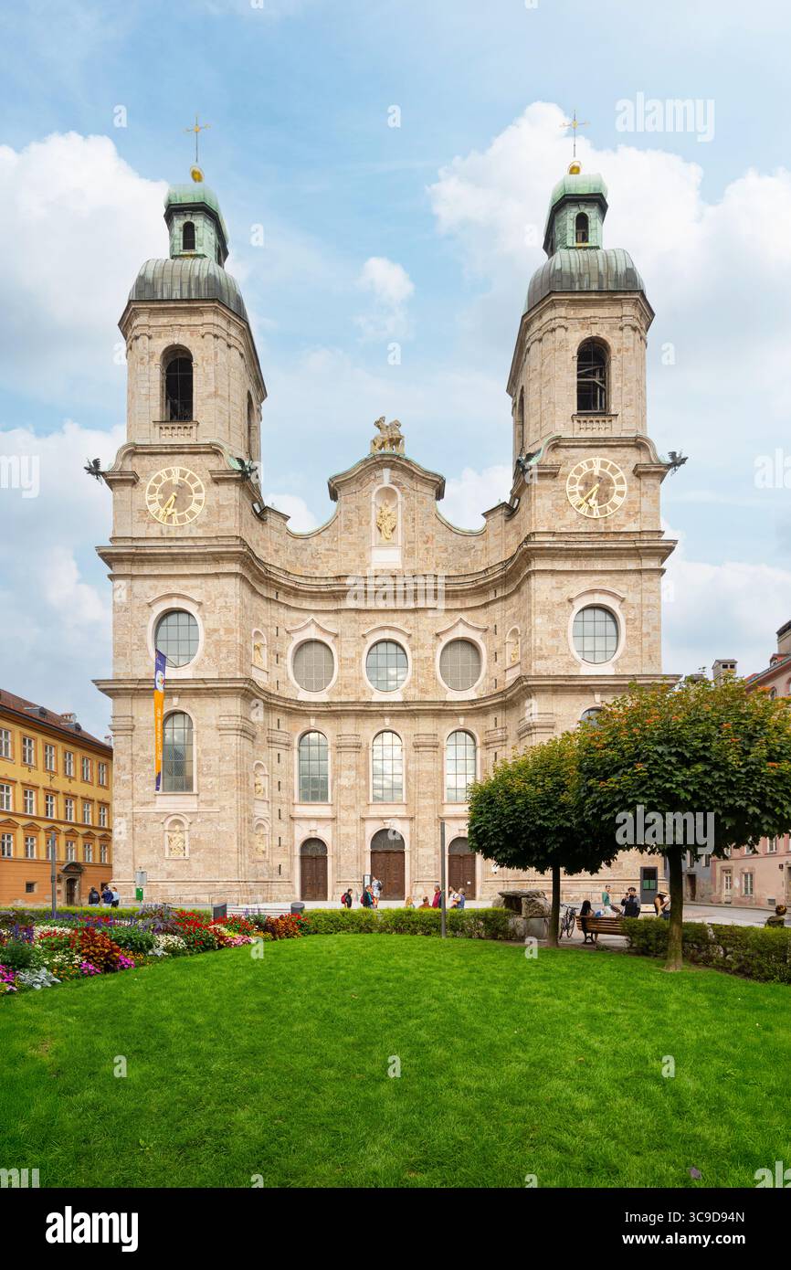 Innsbruck, Autriche. 31 juillet 2025. Vue extérieure de la Cathédrale de préparJames dans le centre historique de la ville Banque D'Images