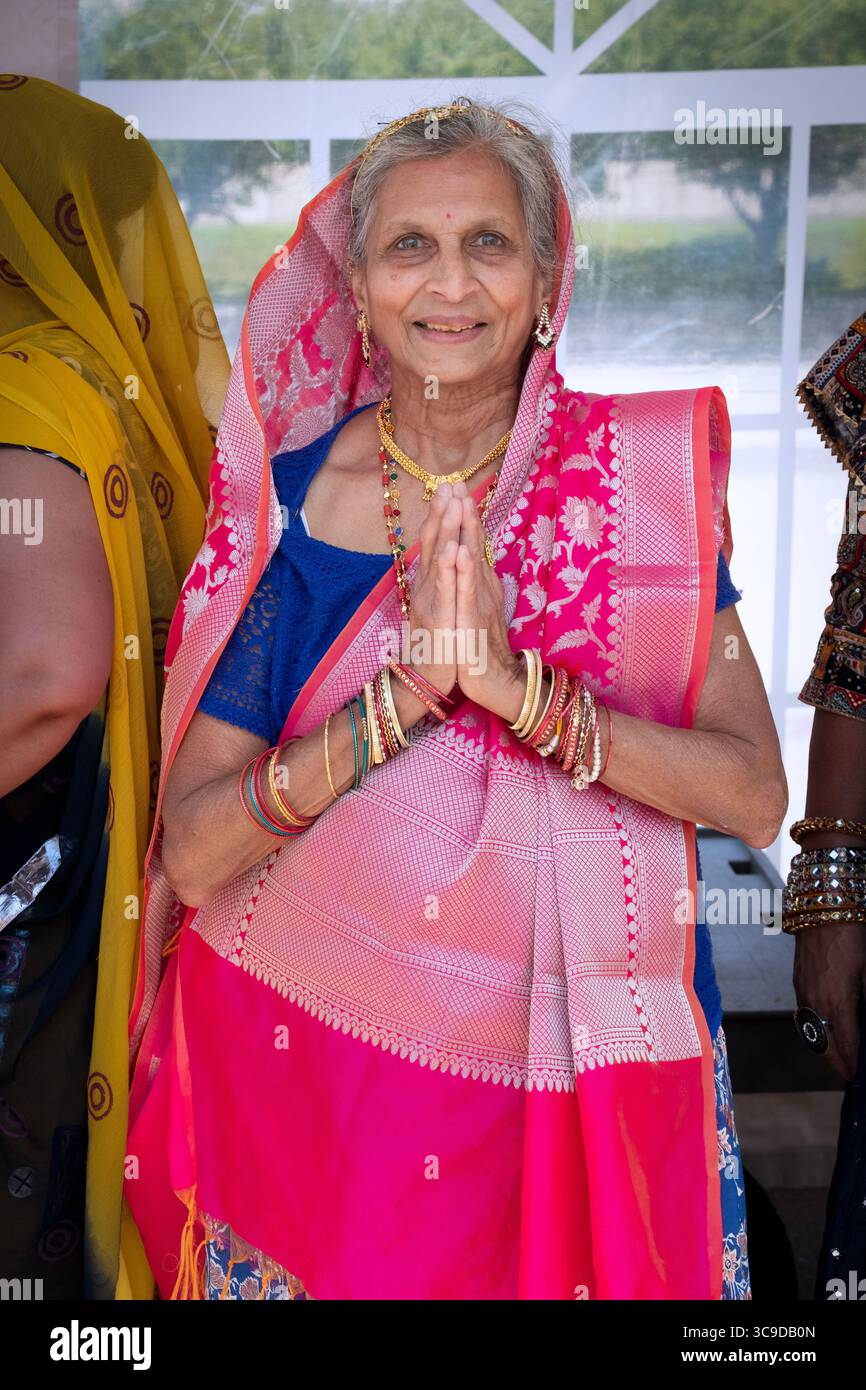 Photo posée d'une américaine hindoue de 80 ans au festival Heritage of India où elle jouait de la flûte. Au Kensico Dam Plaza à Valhalla, NY. Banque D'Images