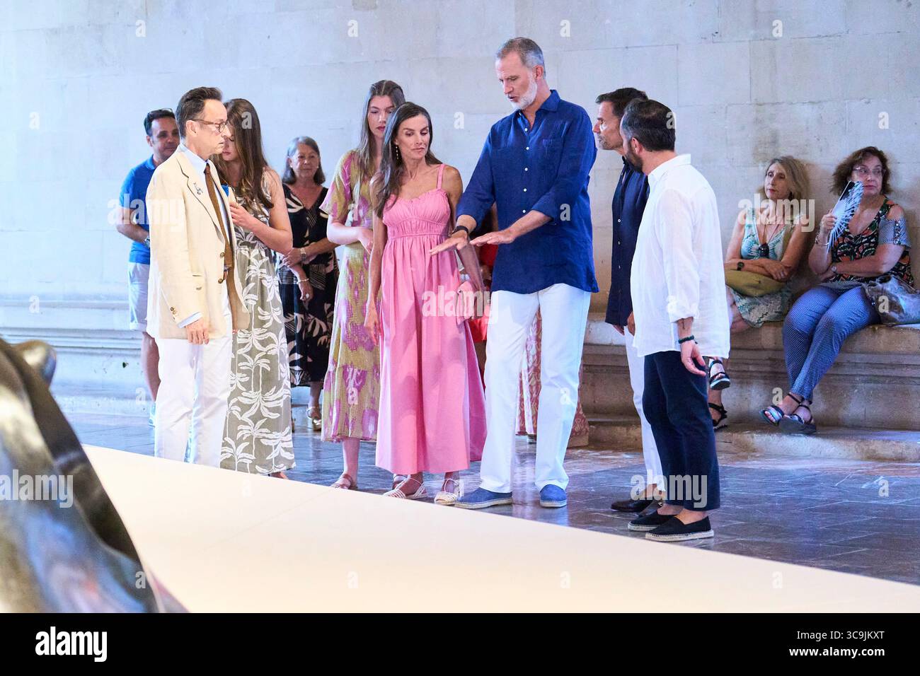 Palma. Espagne. 20250806, le roi Felipe VI d'Espagne, la reine Letizia d'Espagne, la princesse héritière Leonor, la princesse Sofia assiste à l'exposition de Joan Miro 'paysage-Miro' à la Lonja le 6 août 2025 à Palma, Espagne crédit : MPG/Alamy Live News Banque D'Images