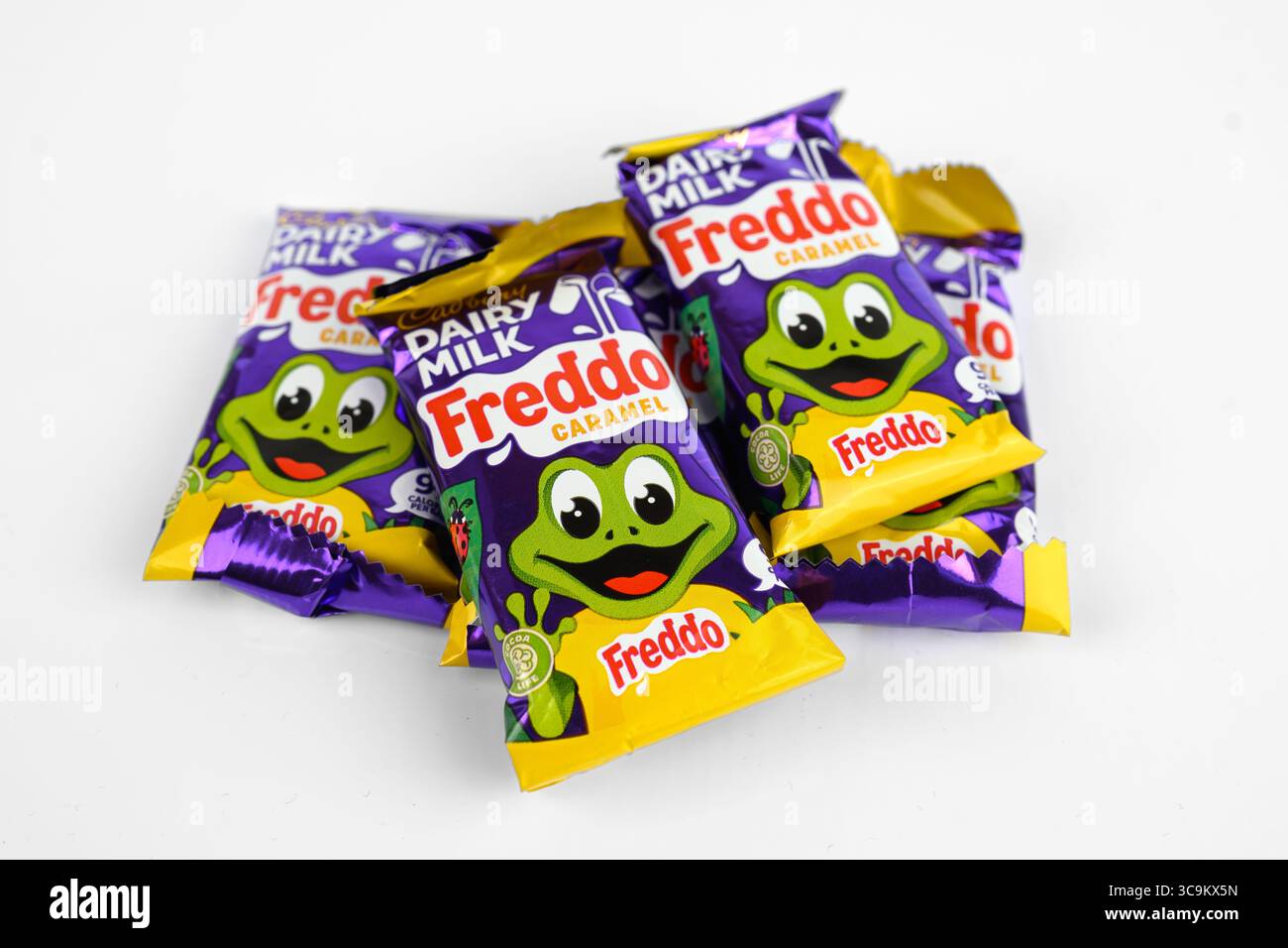 Barres de chocolat Cadbury Dairy Milk Freddo Caramel – pays de Galles, Royaume-Uni – 03 août 2025 Banque D'Images
