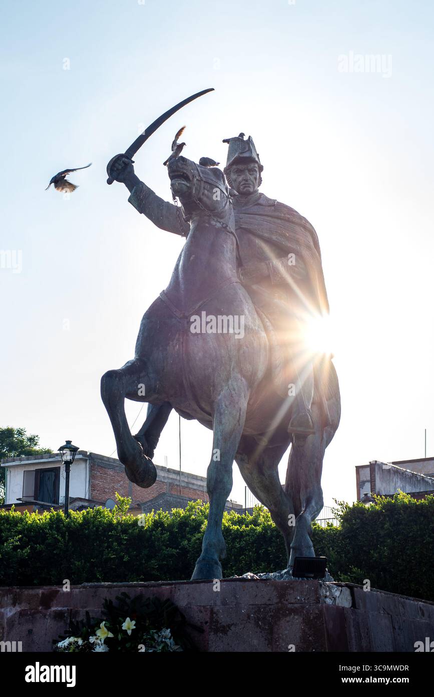 Statue équestre d'Ignacio Allende sur la place civique de San Miguel de Allende, Guanajuato, Mexique Banque D'Images